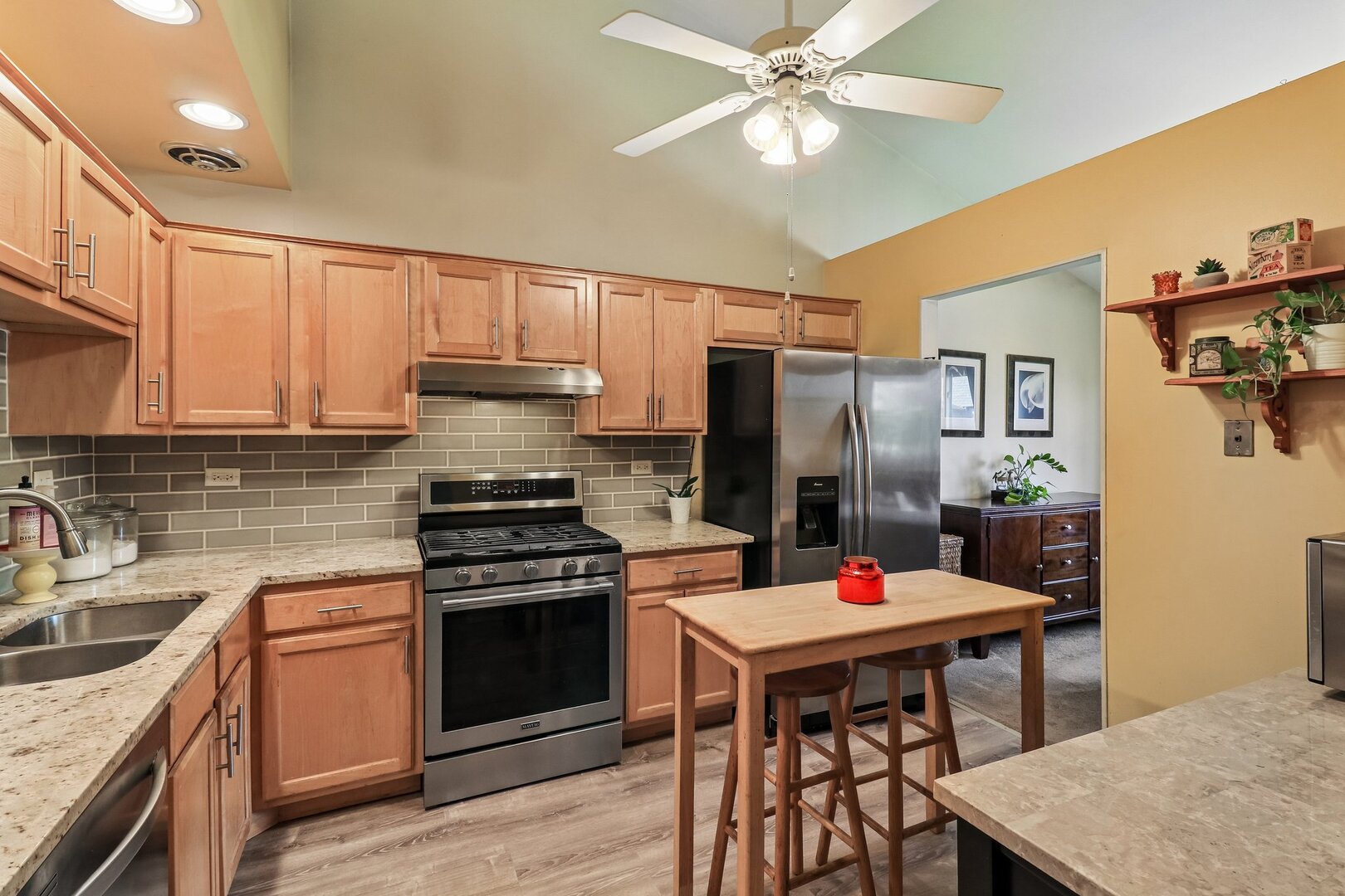 739 High Ridge Road Roselle, IL 60172 - Photo 13 of 40