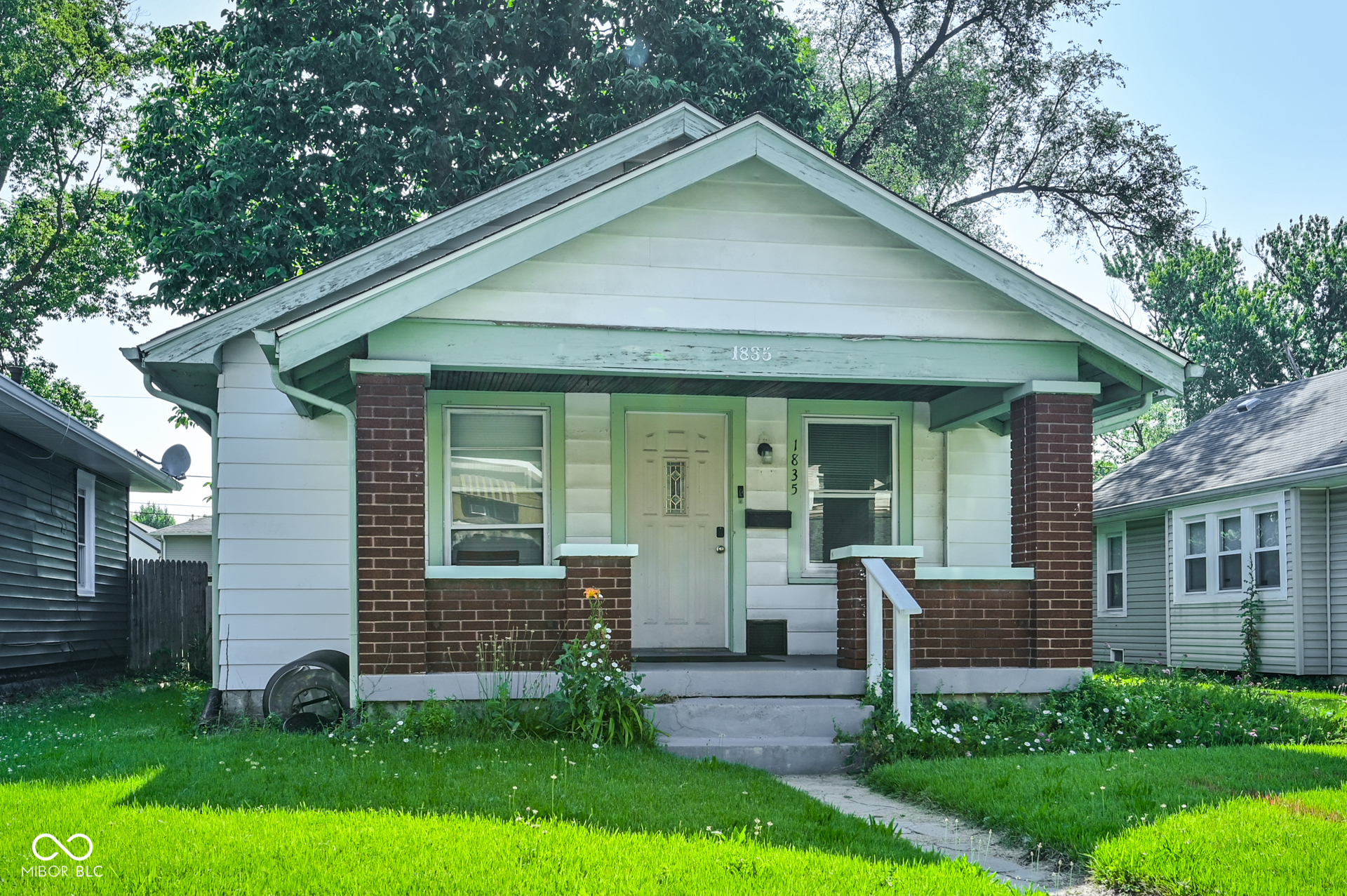 1835 North Harding Street Indianapolis, IN 46202 - Photo 2 of 26