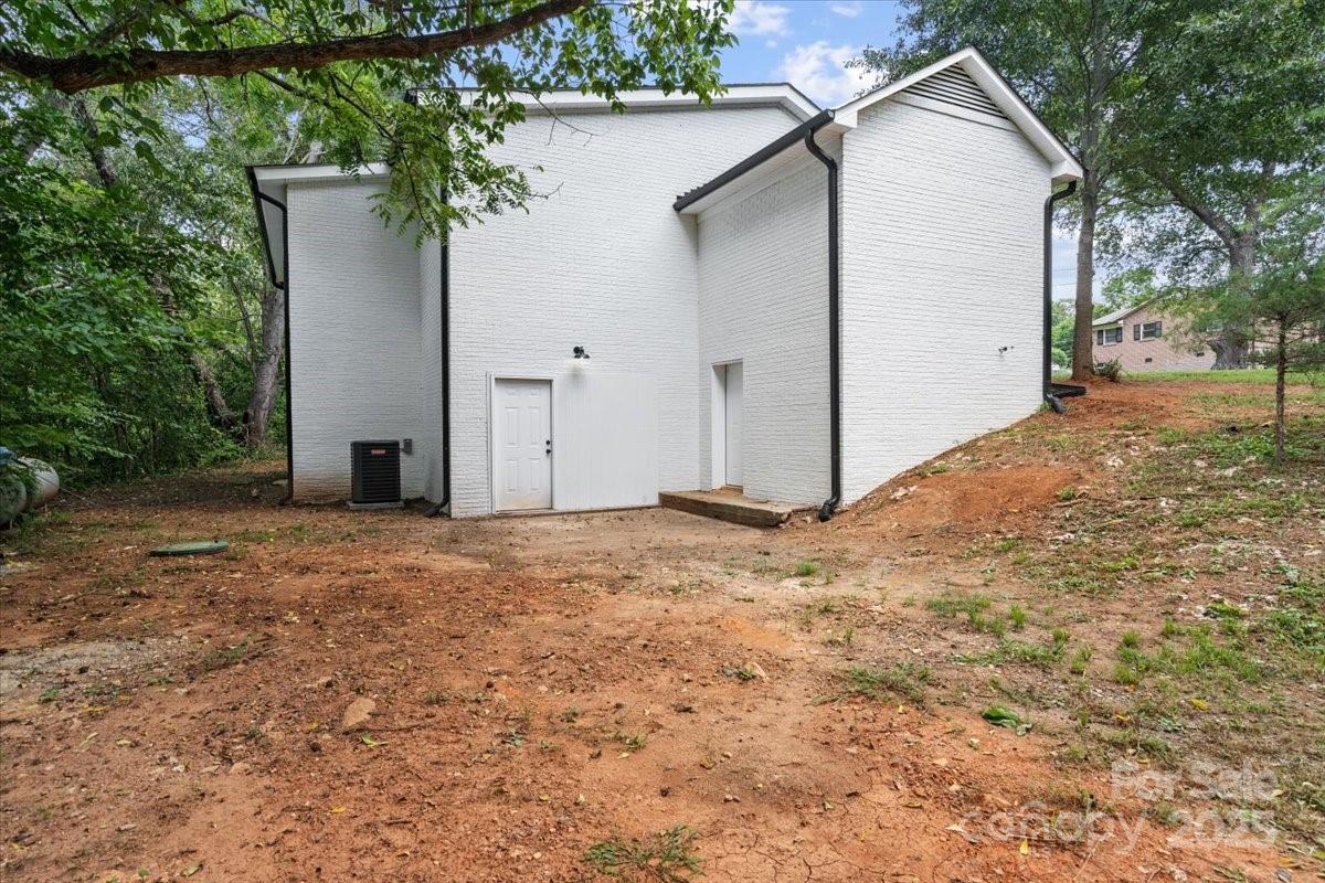 3156 Long Shoals Road Lincolnton, NC 28092 - Photo 21 of 21 a backyard of a house with garage