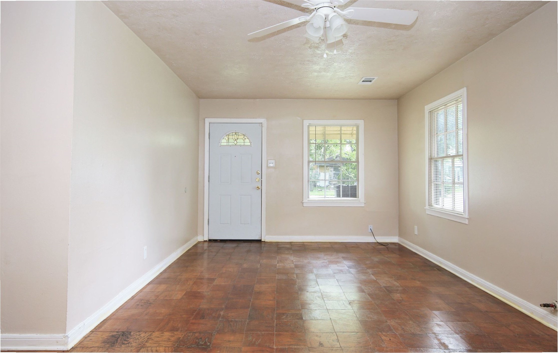5137 Chennault Road Houston, TX 77033 - Photo 2 of 11