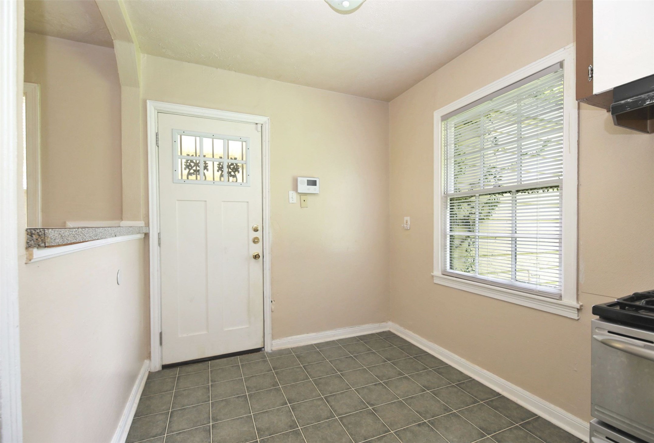 5137 Chennault Road Houston, TX 77033 - Photo 7 of 11