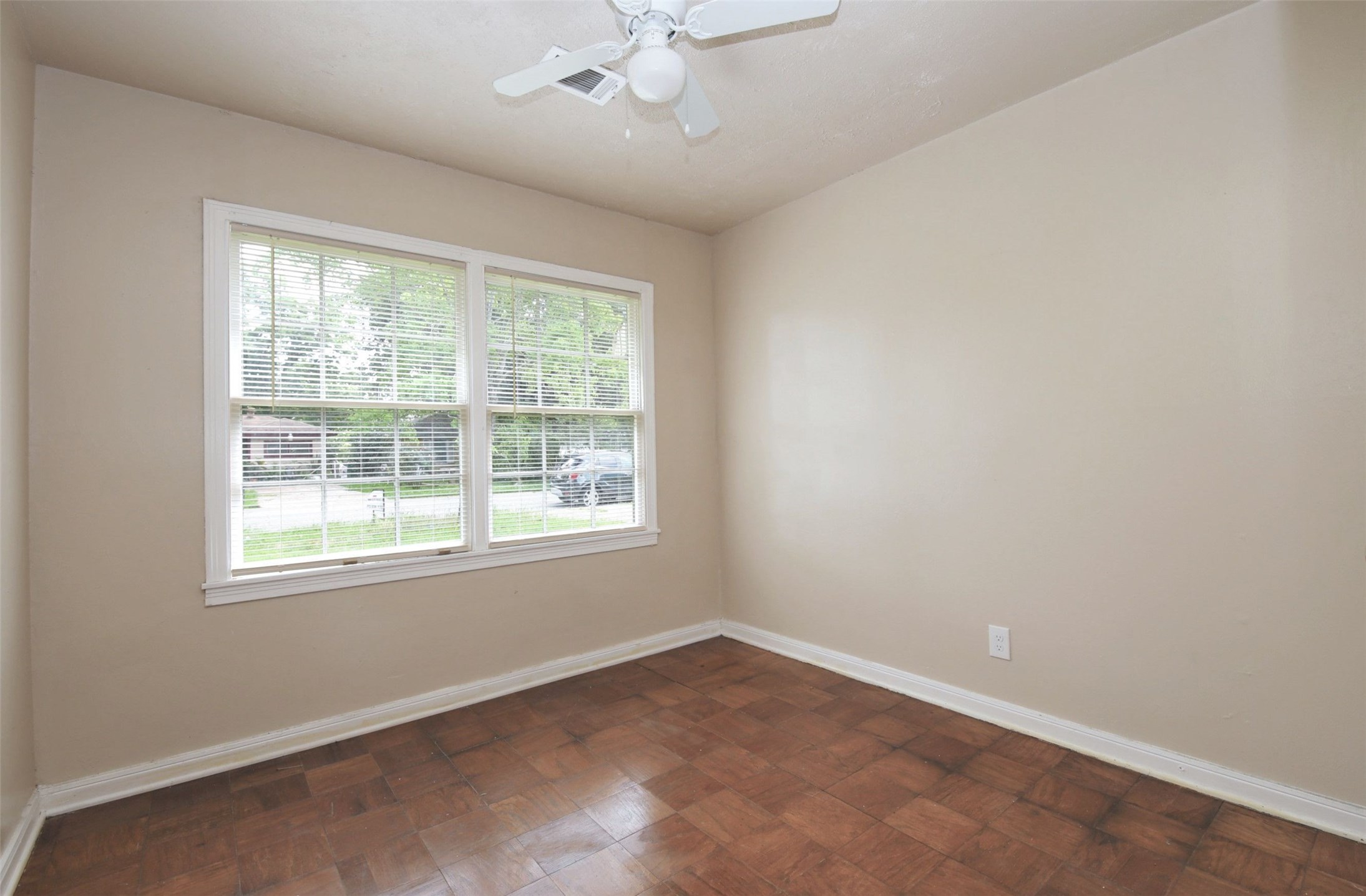 5137 Chennault Road Houston, TX 77033 - Photo 8 of 11