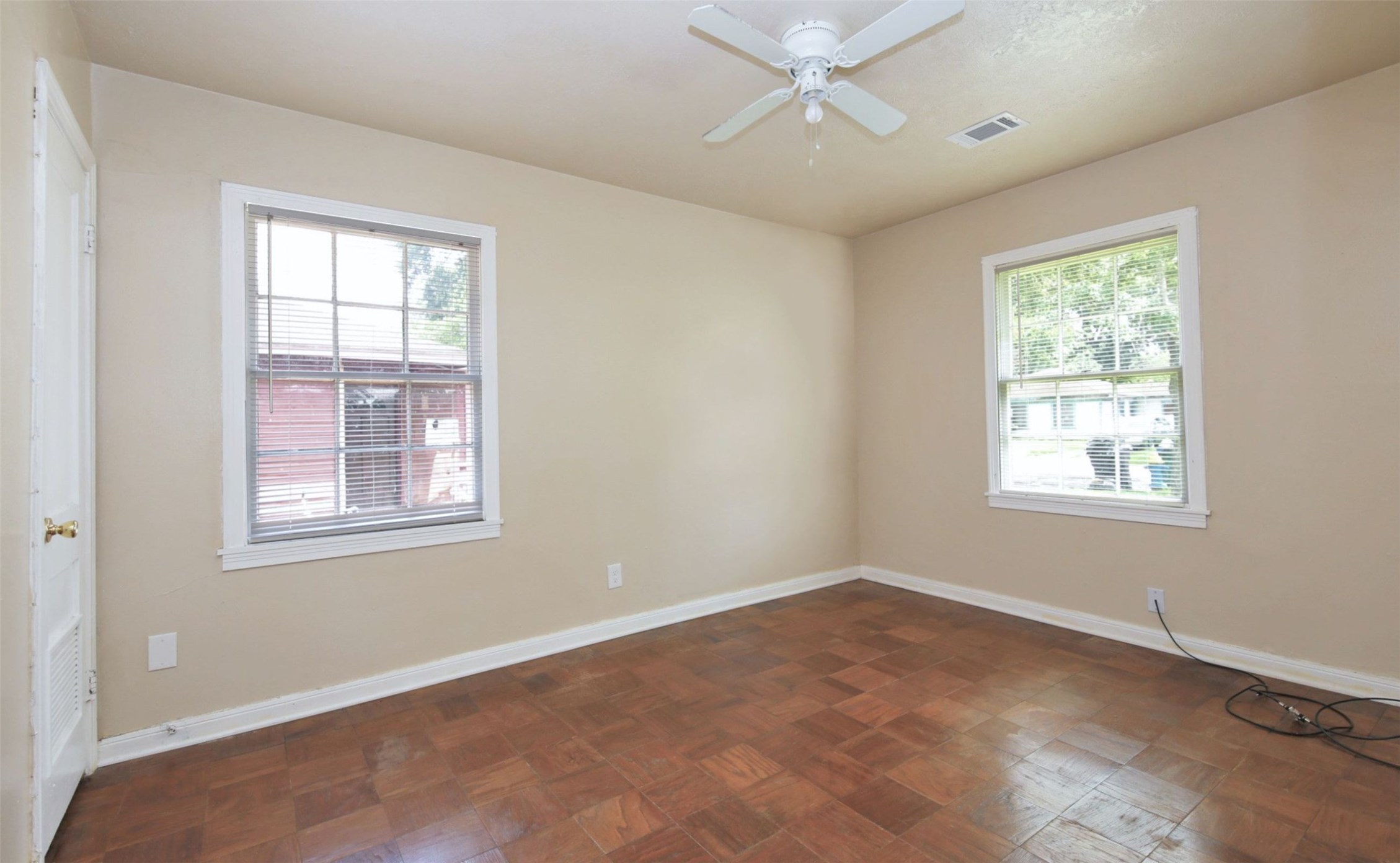 5137 Chennault Road Houston, TX 77033 - Photo 9 of 11