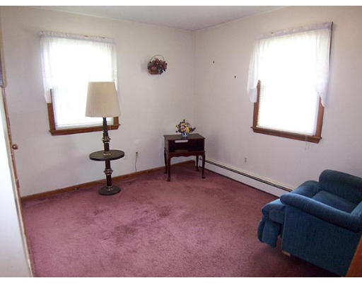 370 Morgan Road West Springfield, MA 01089 - Photo 8 of 10 a living room with furniture and a window