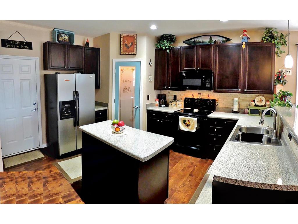 810 Hackney Road Johnson City, TN 37615 - Photo 4 of 24 Custom Kitchen