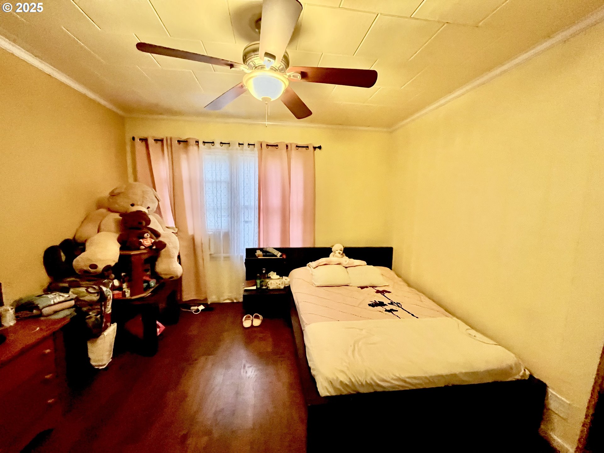 385 Southeast Twp Road Canby, OR 97013 - Photo 11 of 30 a bed room with a bed and a chandelier