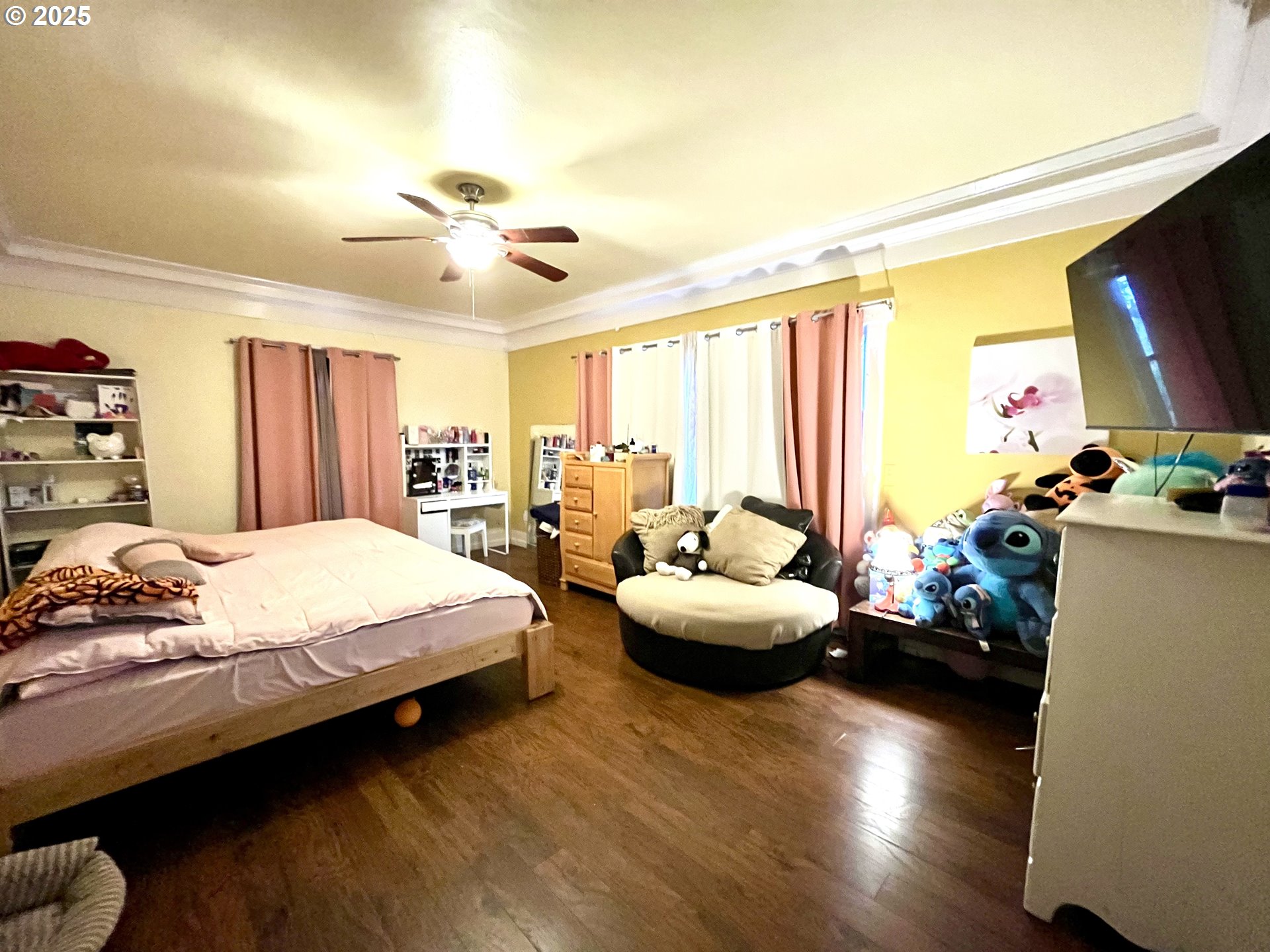 385 Southeast Twp Road Canby, OR 97013 - Photo 13 of 30 a bedroom with bed and window