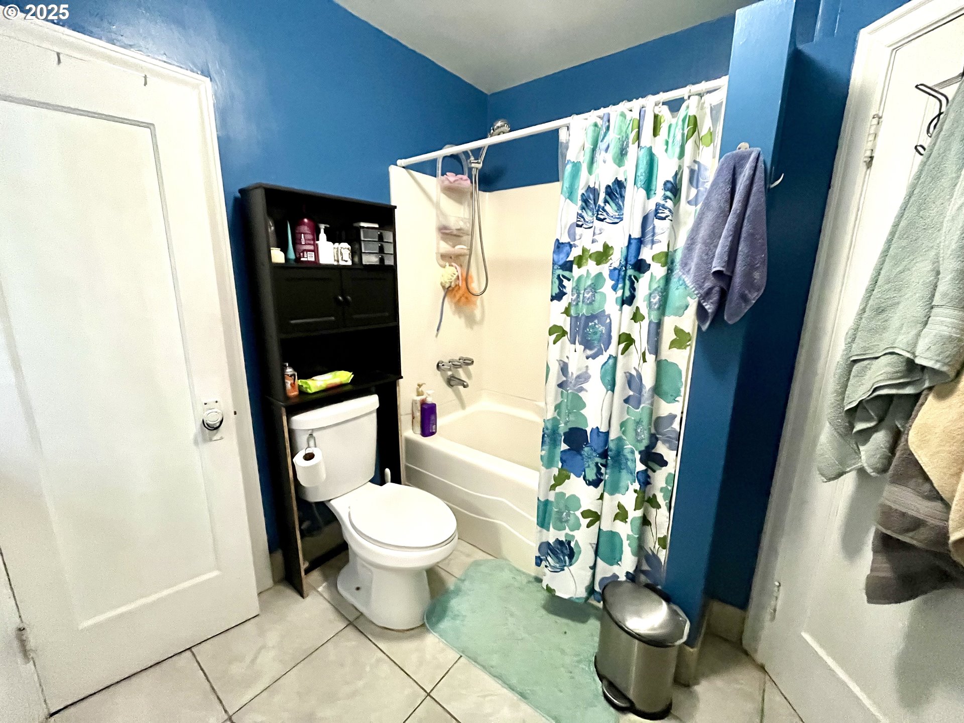 385 Southeast Twp Road Canby, OR 97013 - Photo 28 of 30 a bathroom with a sink toilet and shower