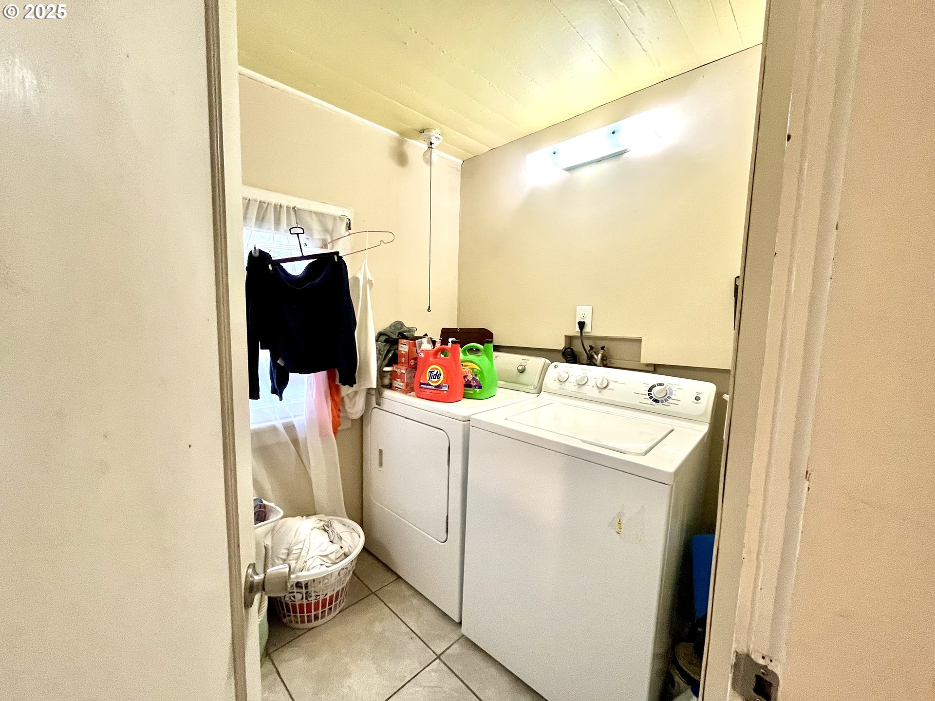 385 Southeast Twp Road Canby, OR 97013 - Photo 29 of 30 a utility room with dryer and washer