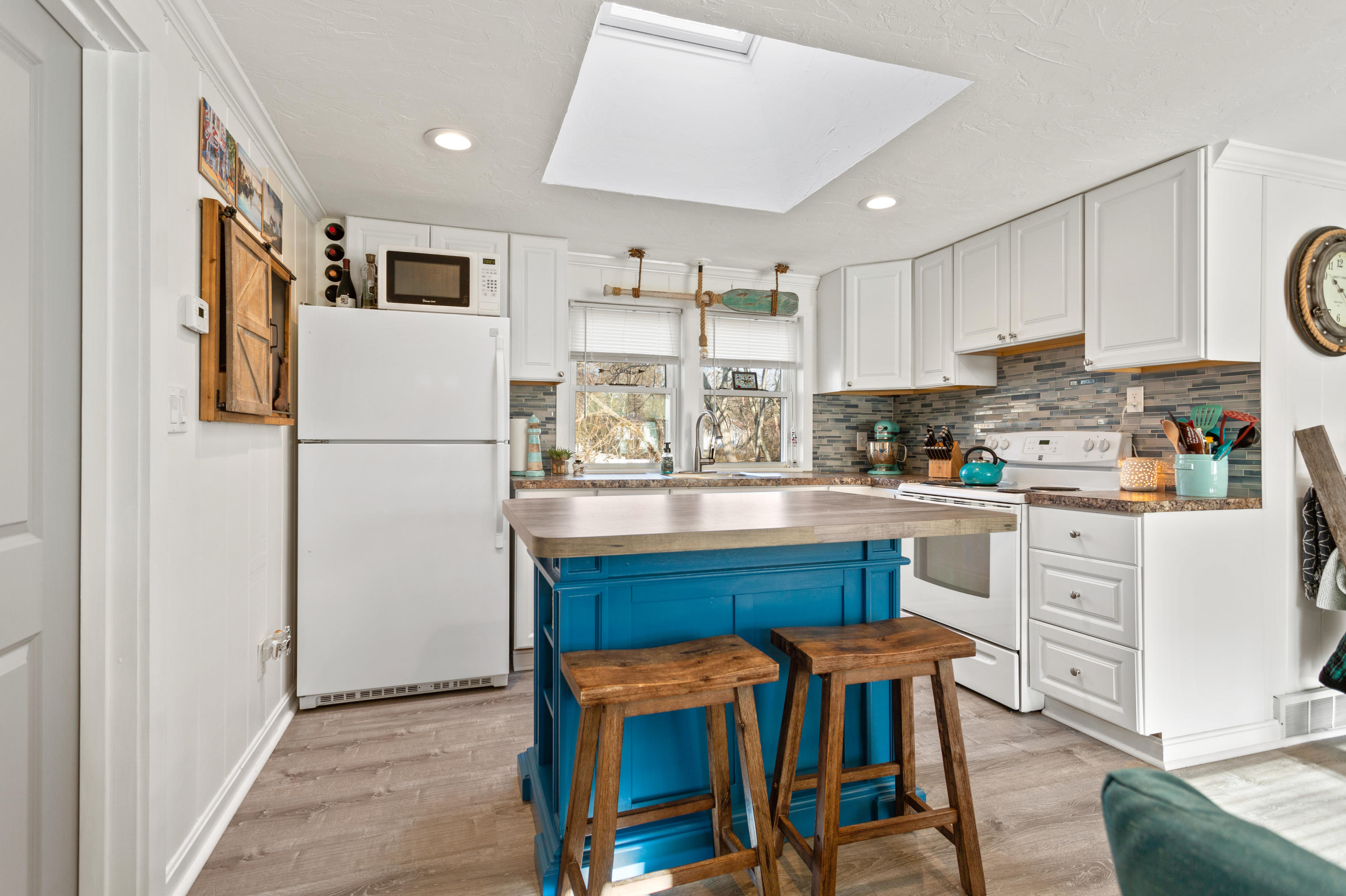 65 Swan Lake Road West Yarmouth, MA 02673 - Photo 9 of 33 10