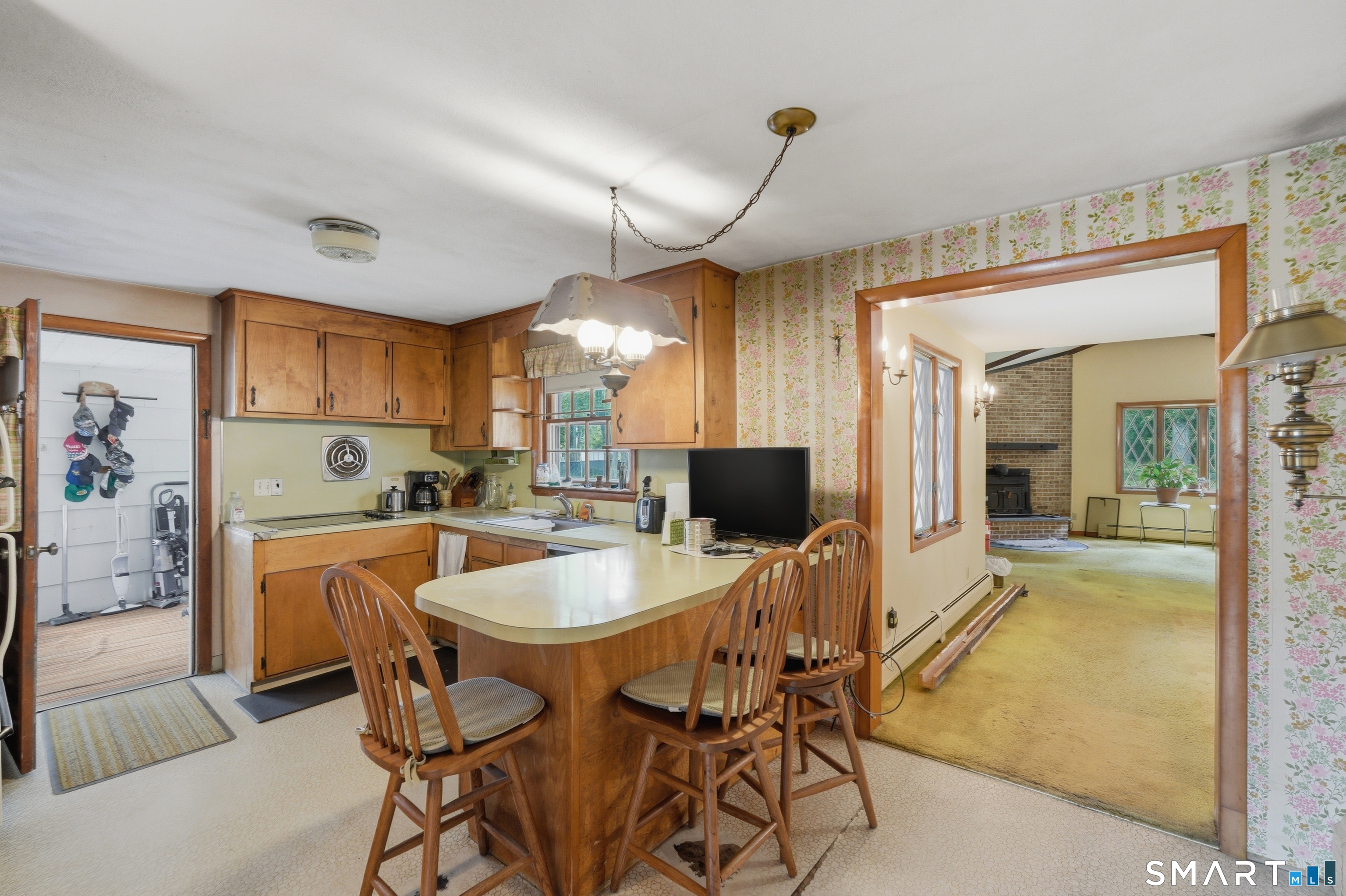 40 Royal Oak Road New Britain, CT 06053 - Photo 9 of 33