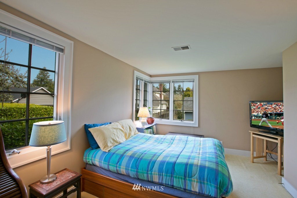 822 Evergreen Point Road Medina, WA 98039 - Photo 10 of 17