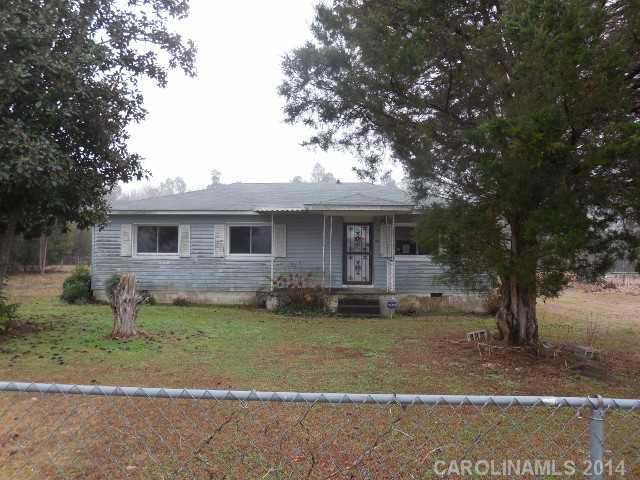 118 McKinley Road Springfield, SC 29146 - Photo 1 of 7 a front view of a house with a yard