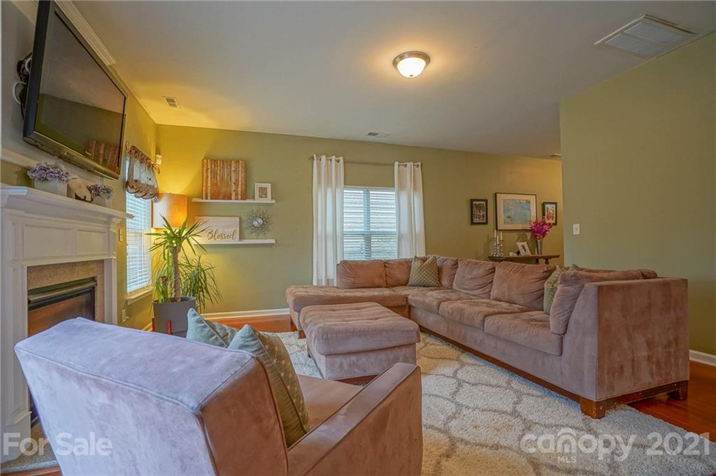 11118 Greenhead View Road Charlotte, NC 28262 - Photo 11 of 48 Gallery Image 11
