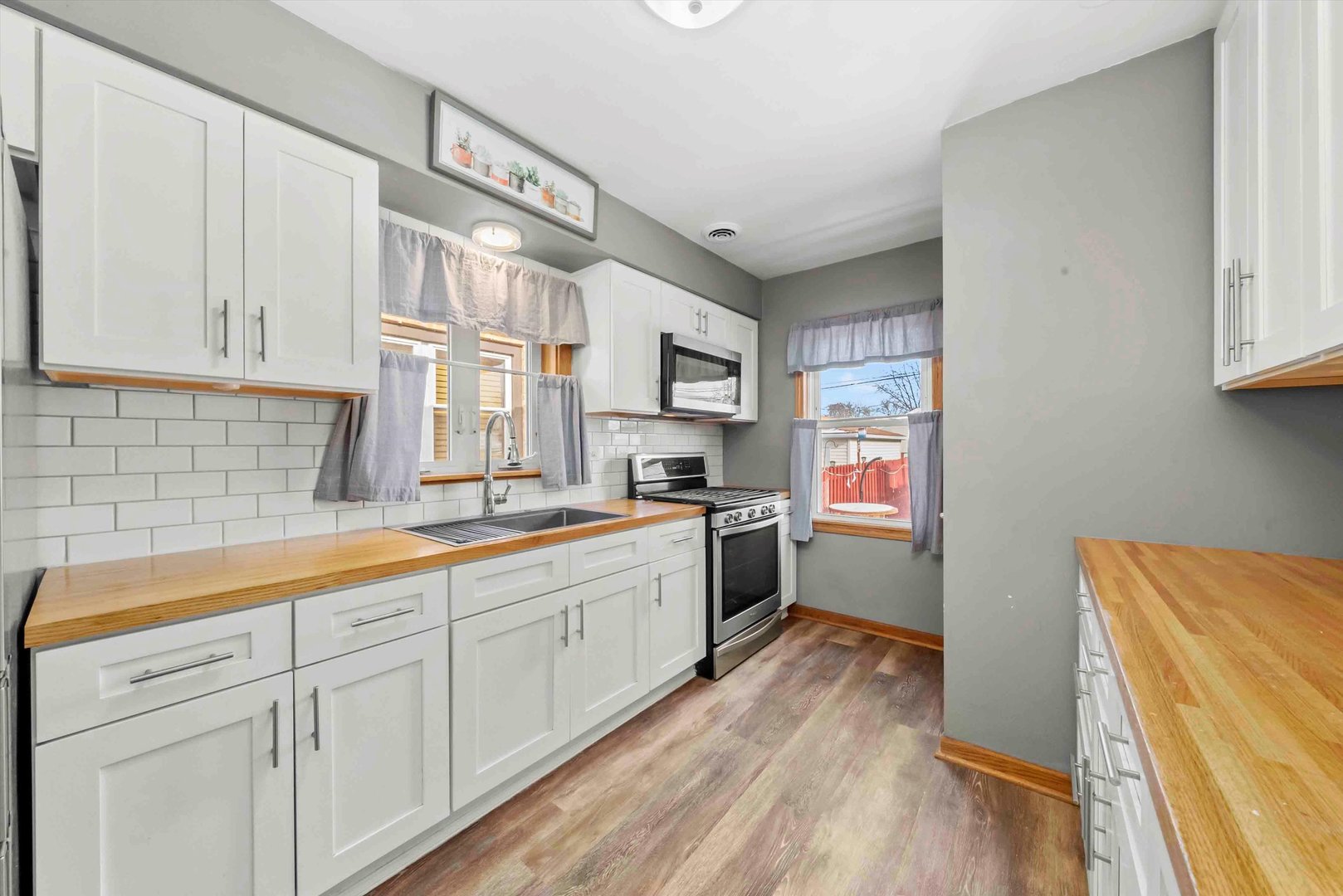 11221 South Troy Street Chicago, IL 60655 - Photo 4 of 42