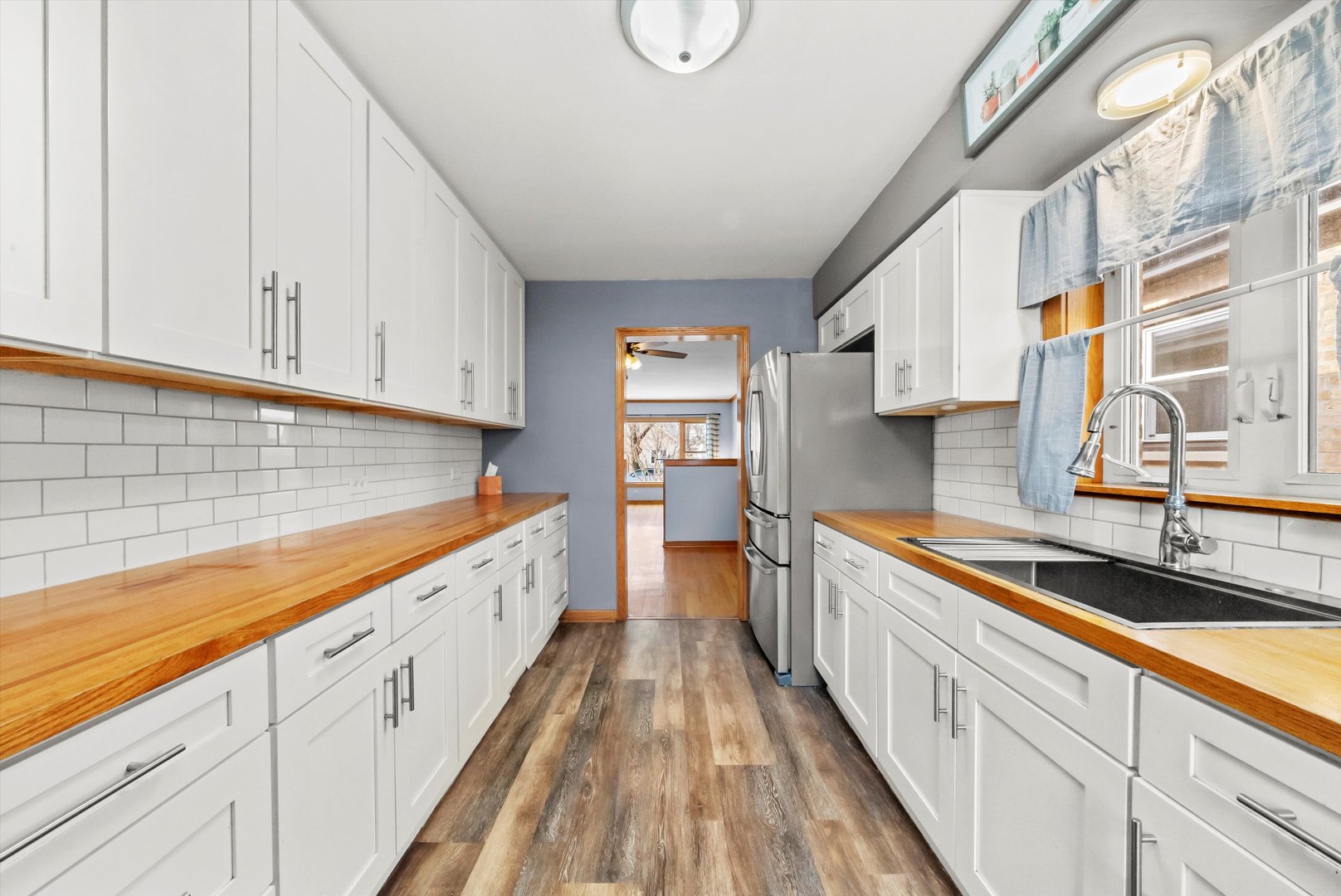 11221 South Troy Street Chicago, IL 60655 - Photo 5 of 42