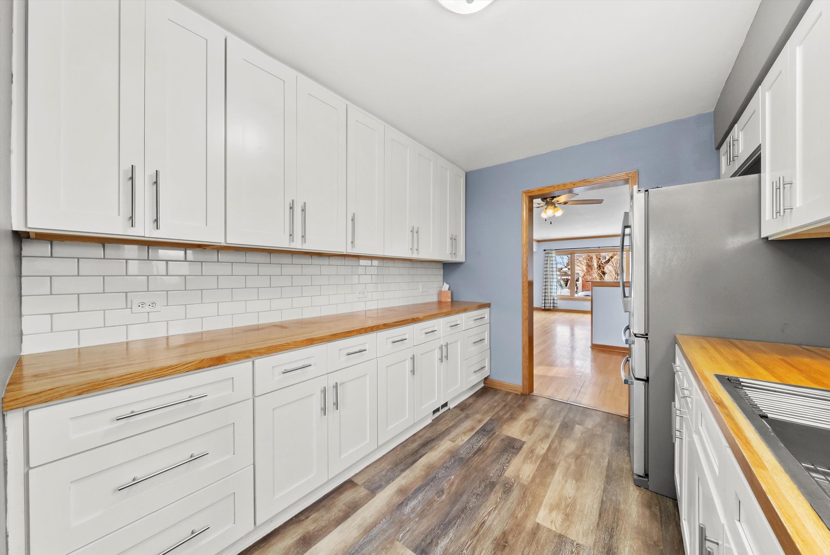 11221 South Troy Street Chicago, IL 60655 - Photo 7 of 42