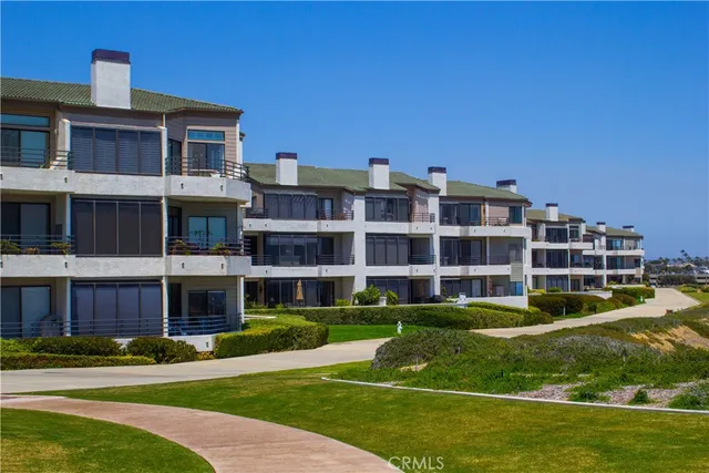 $4,200 | 200 Paris Lane, Unit 109, Newport Beach, CA 92663
