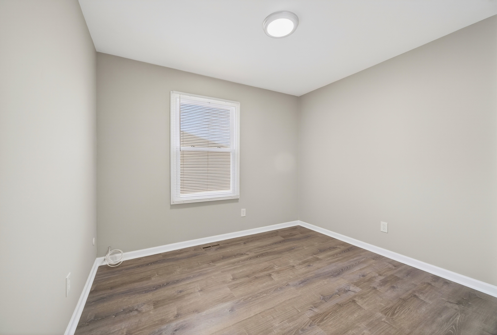 162 Heathgate Road Montgomery, IL 60538 - Photo 9 of 15 an empty room with a workbench