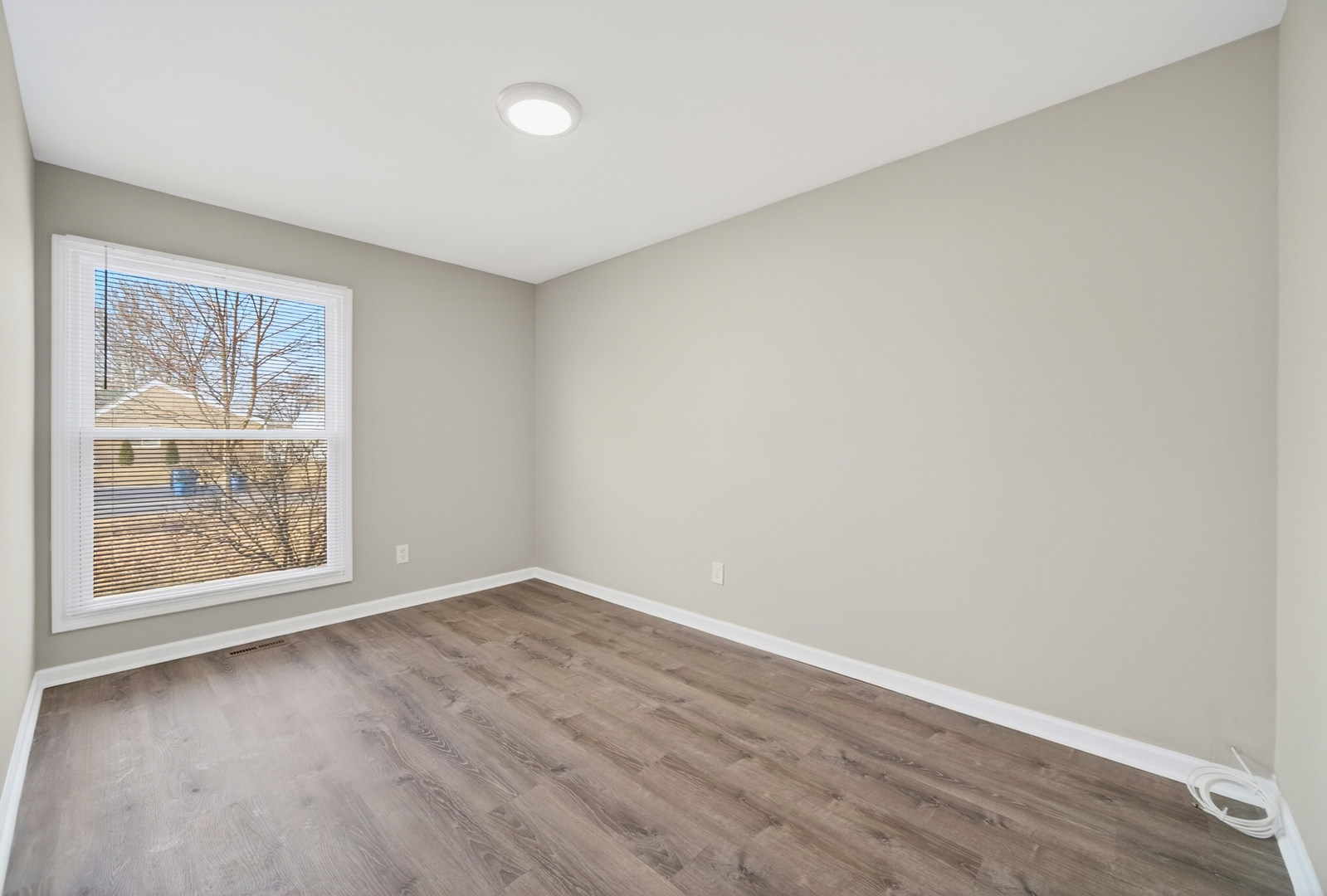 162 Heathgate Road Montgomery, IL 60538 - Photo 8 of 15 an empty room with wooden floor and a window