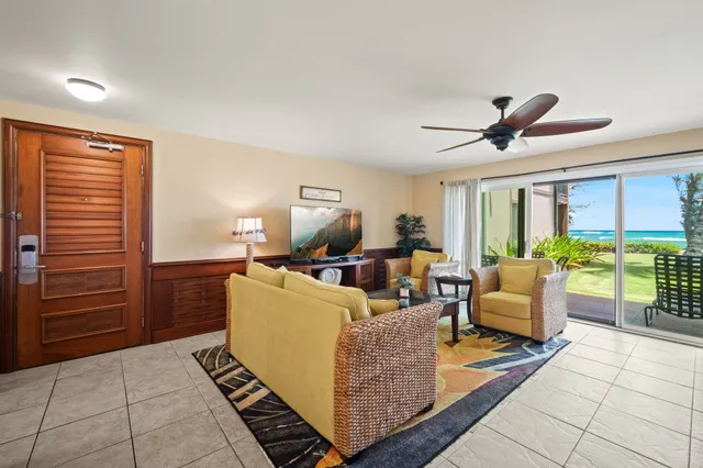 $1,299,000 | 4-1250 Kuhio Highway, Unit D101, Kapaa, HI 96746