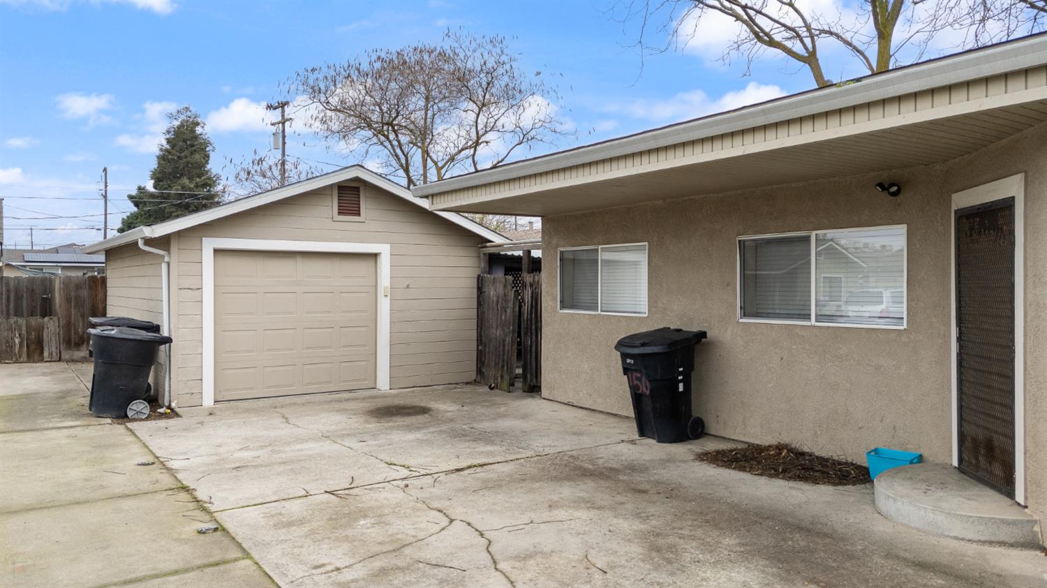 150 North Acacia Avenue Ripon, CA 95366 - Photo 10 of 54 a front view of a house with a yard