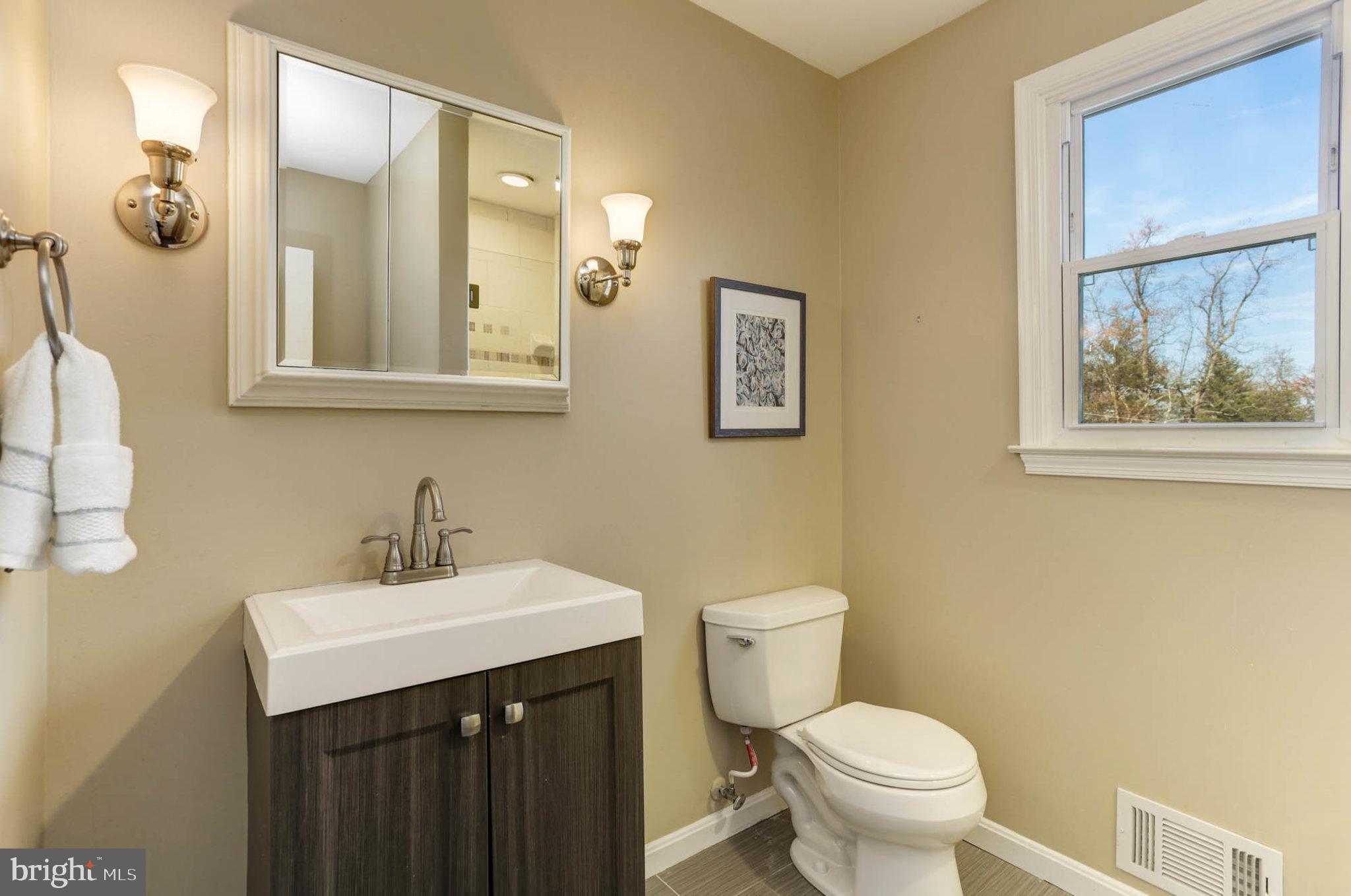 648 Shore Acres Road Arnold, MD 21012 - Photo 28 of 60 Primary Bathroom