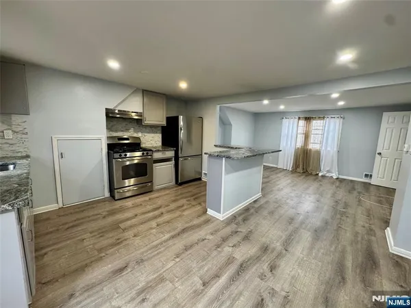 $2,400 | 347 East 29th Street, Paterson, NJ 07514