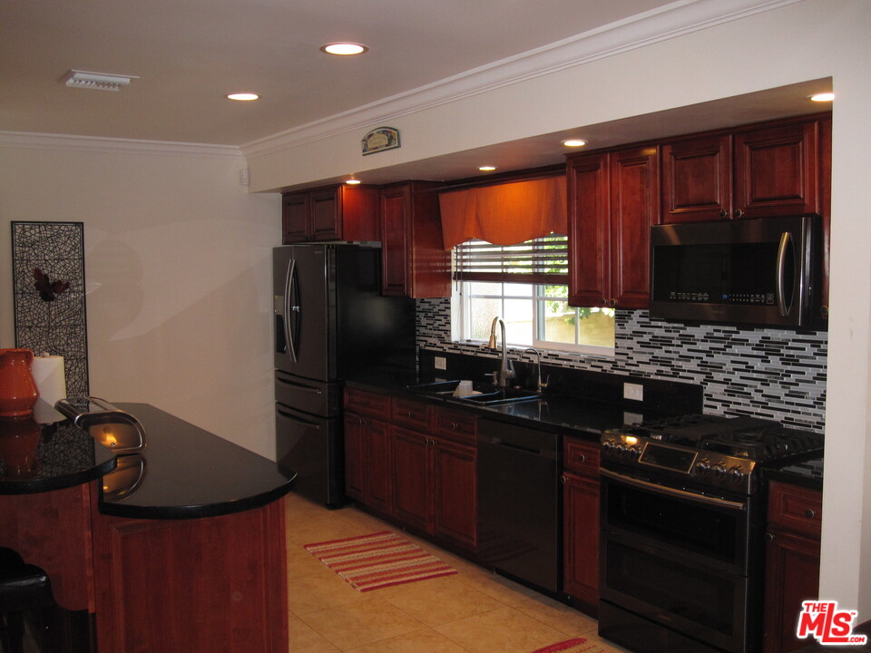 3650 Virginia Road Los Angeles, CA 90016 - Photo 15 of 17