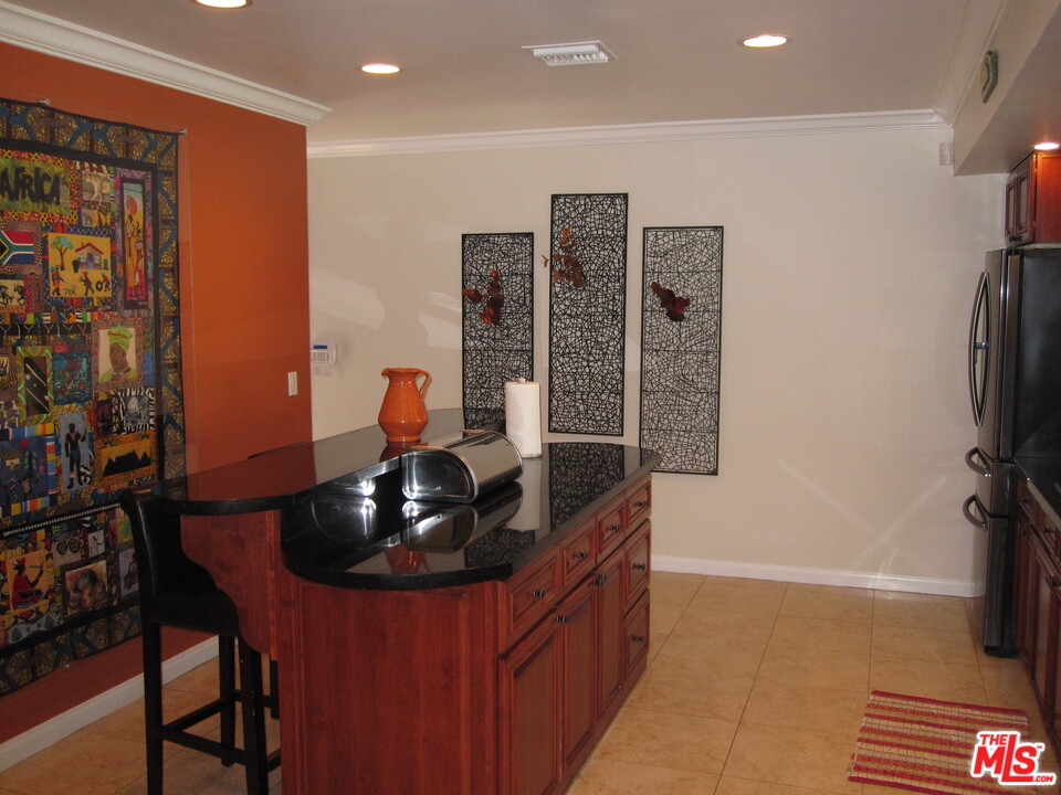 3650 Virginia Road Los Angeles, CA 90016 - Photo 6 of 17