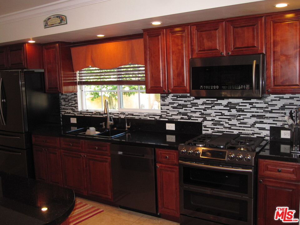 3650 Virginia Road Los Angeles, CA 90016 - Photo 9 of 17