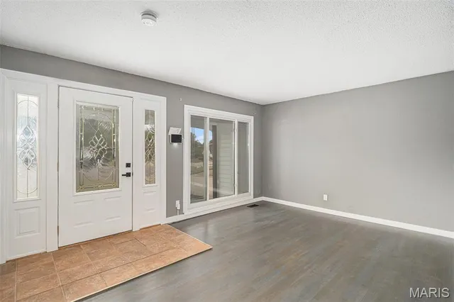 $219,000 | 11774 El Somo Court, Florissant, MO 63033