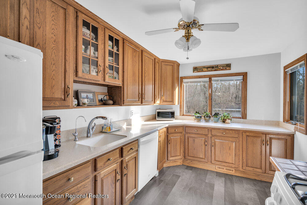 1256 Maxim Southard Road Howell, NJ 07731 - Photo 15 of 38 019_dsc02698