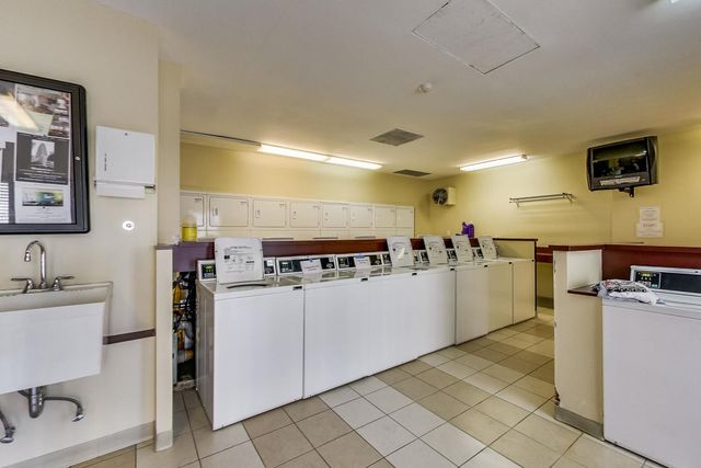 $335,000 | 30 East Huron Street, Unit 5605, Chicago, IL 60611