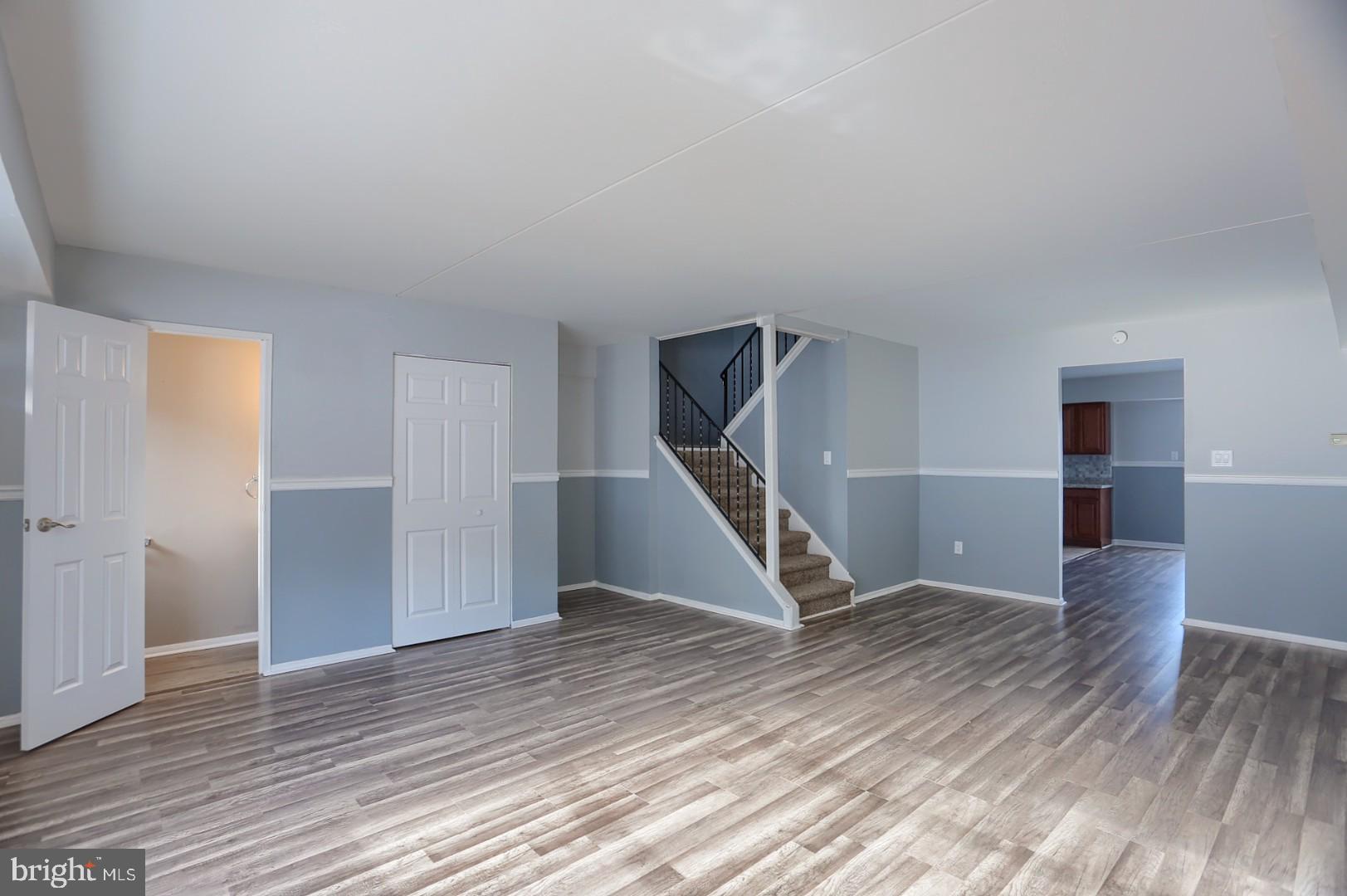1075 Fox Run Reading, PA 19606 - Photo 3 of 15 Living Room