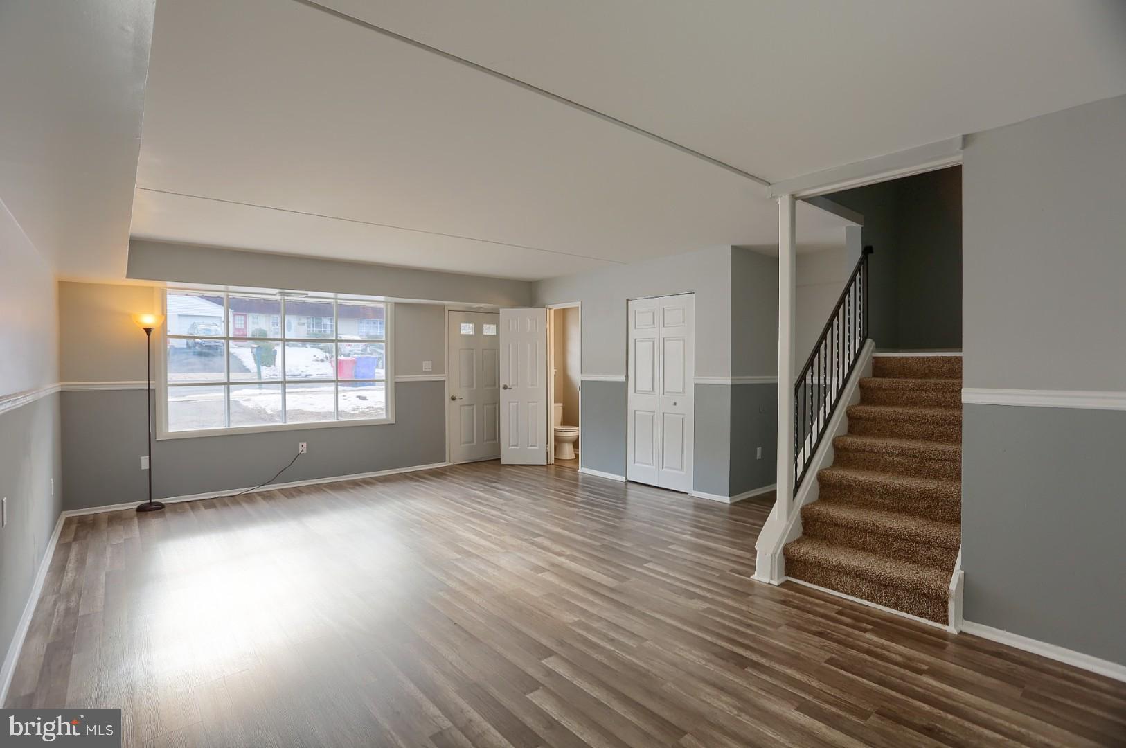 1075 Fox Run Reading, PA 19606 - Photo 4 of 15 Living Room