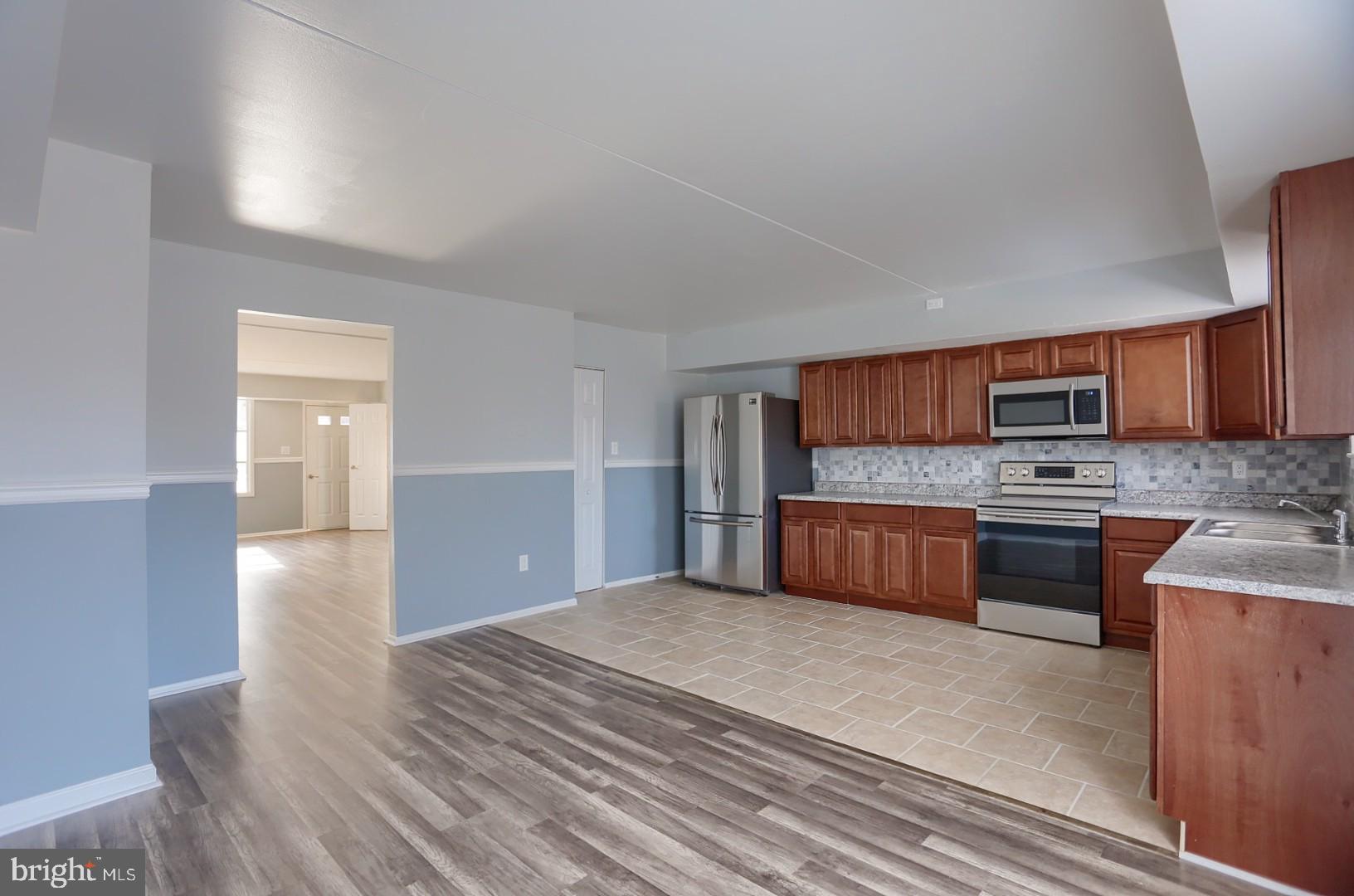 1075 Fox Run Reading, PA 19606 - Photo 5 of 15 Dining Room