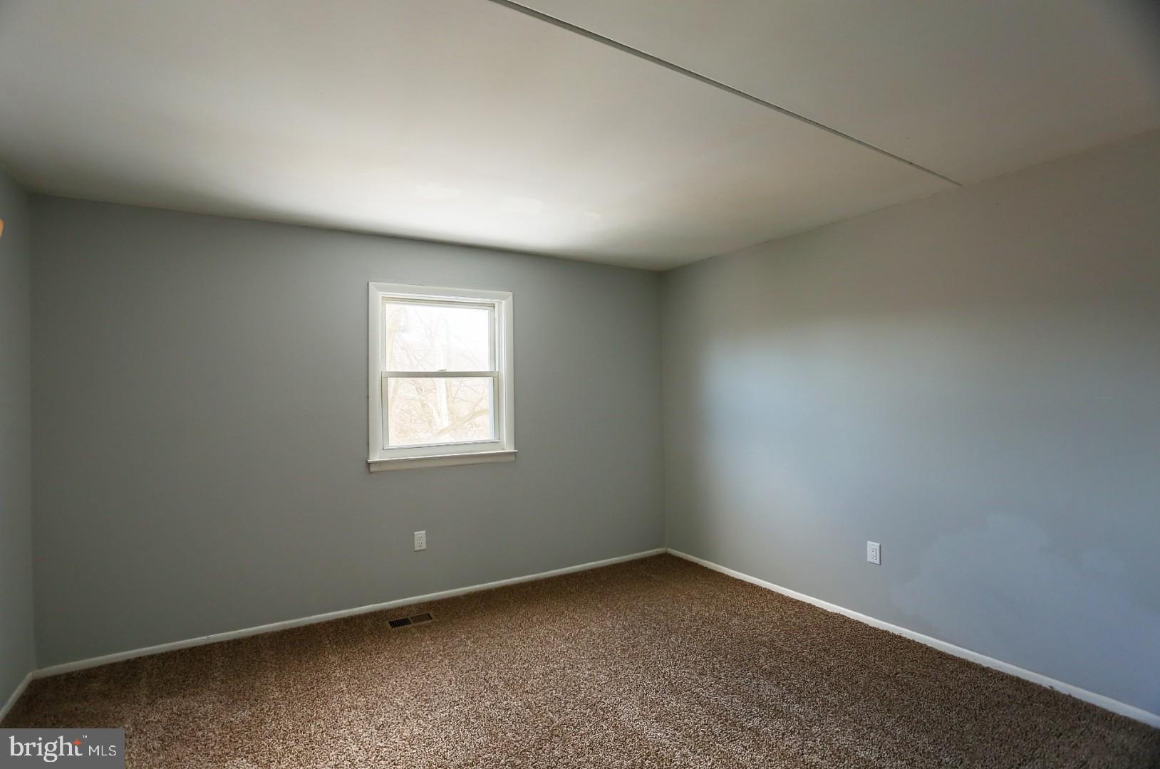 1075 Fox Run Reading, PA 19606 - Photo 10 of 15 Bedroom