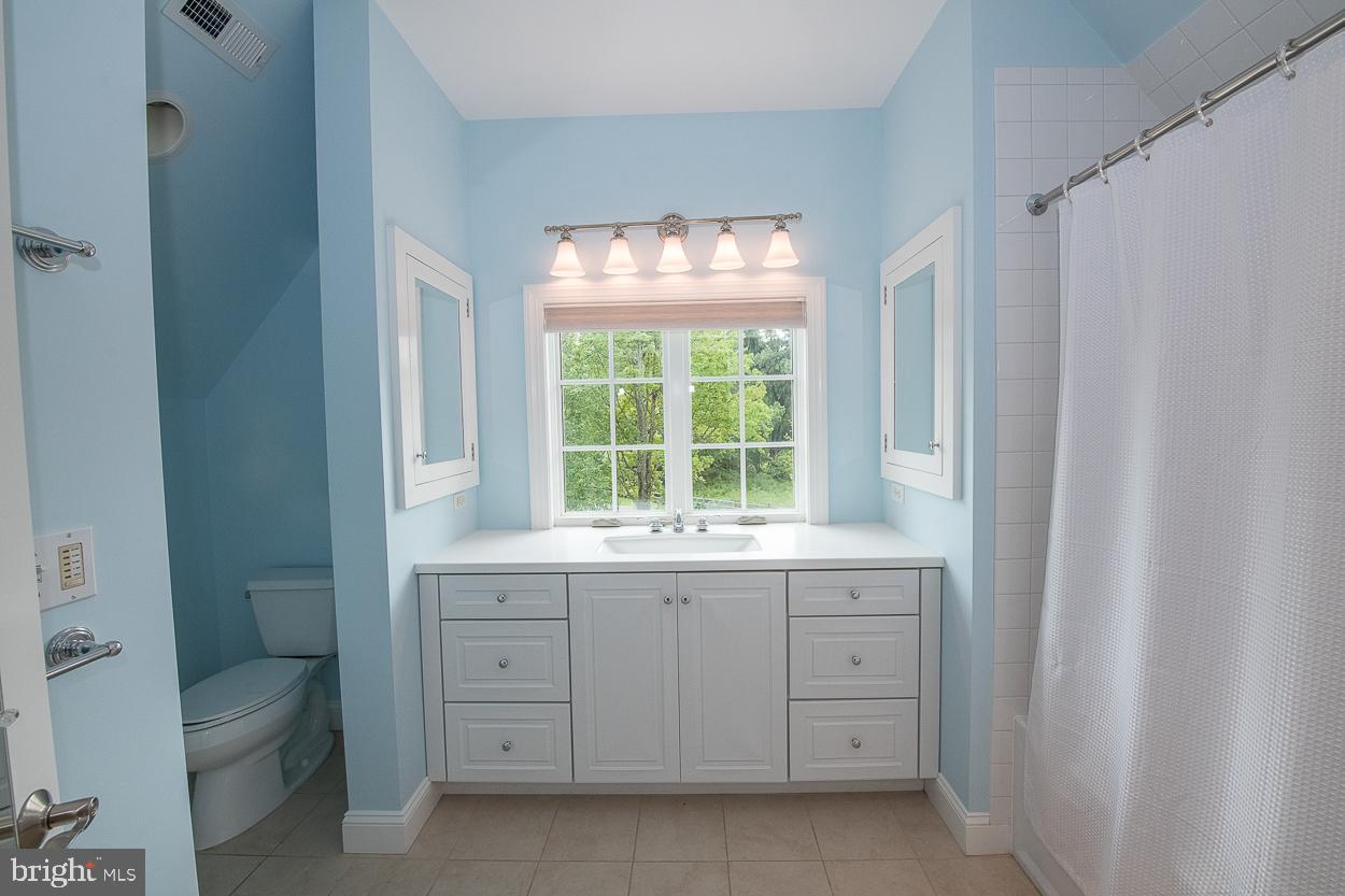 242 Broughton Lane Villanova, PA 19085 - Photo 29 of 41