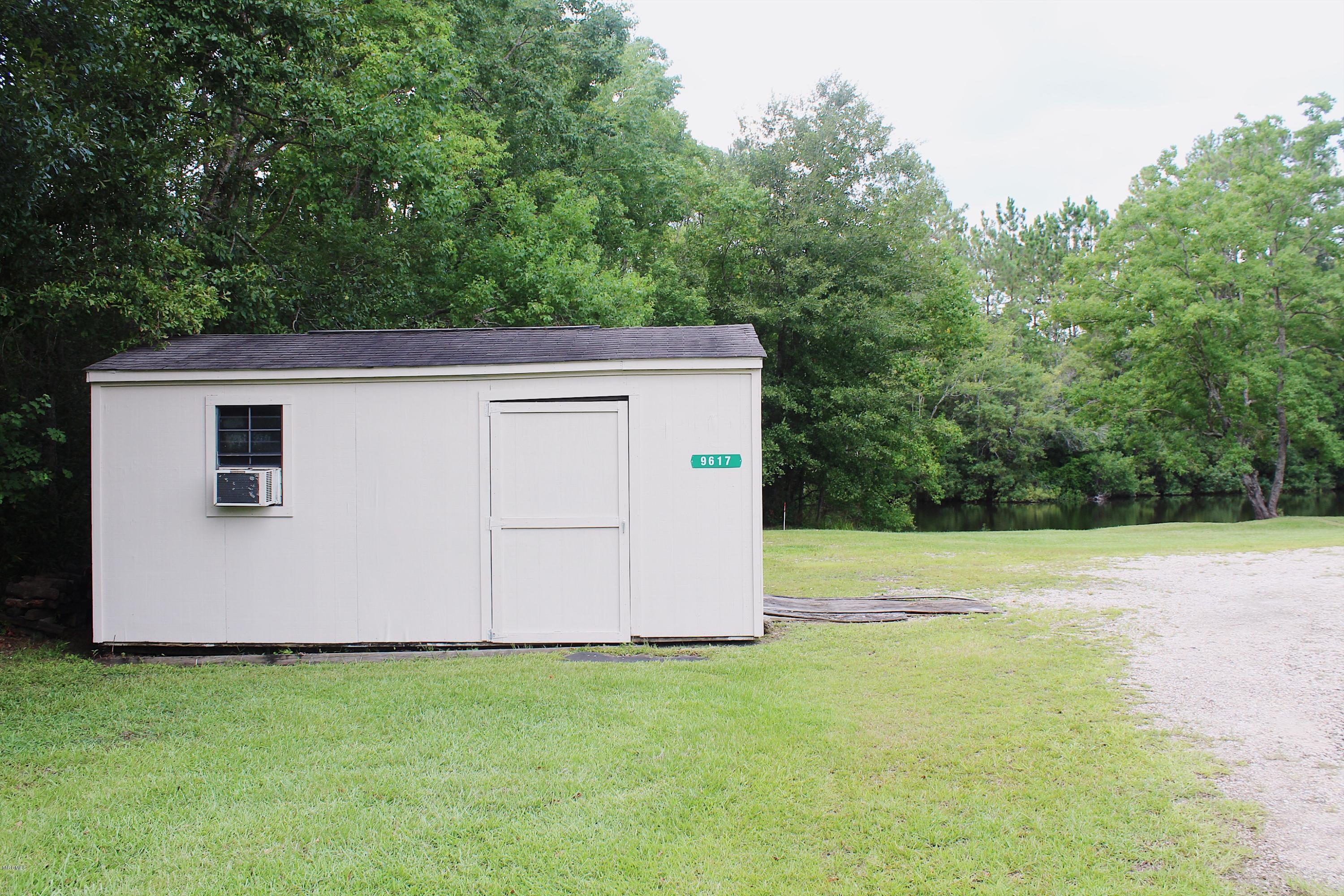 9617 Saracennia Road Moss Point, MS 39562 - Photo 5 of 24 IMG_9330