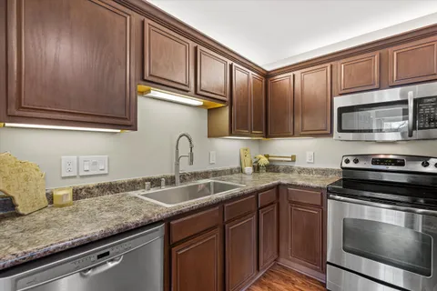 $319,900 | N17W26865 East Fieldhack Drive, Unit D, Pewaukee, WI 53072