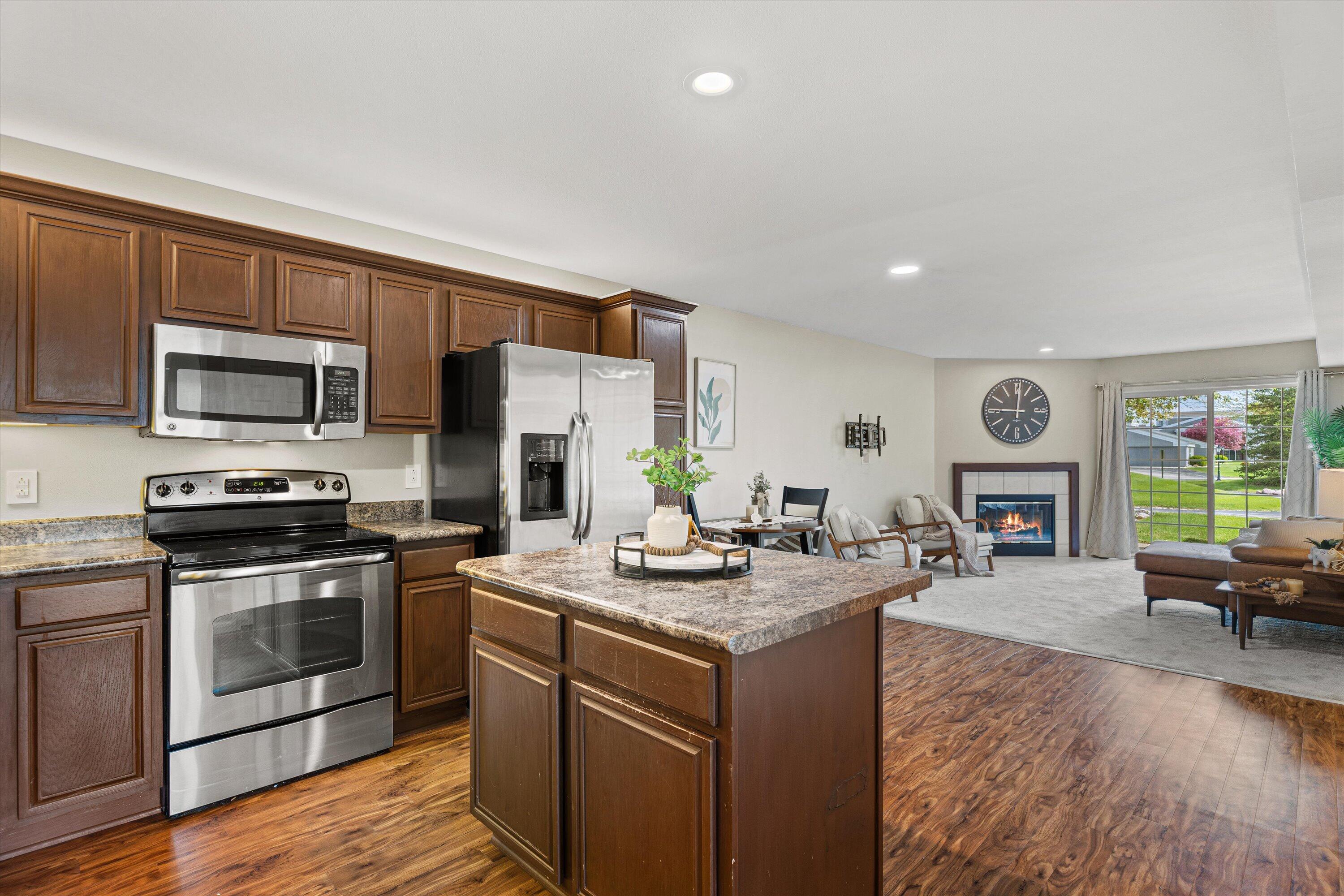 N17W26865 East Fieldhack Drive, Unit D Pewaukee, WI 53072 - Photo 10 of 19 12-0G8A0290