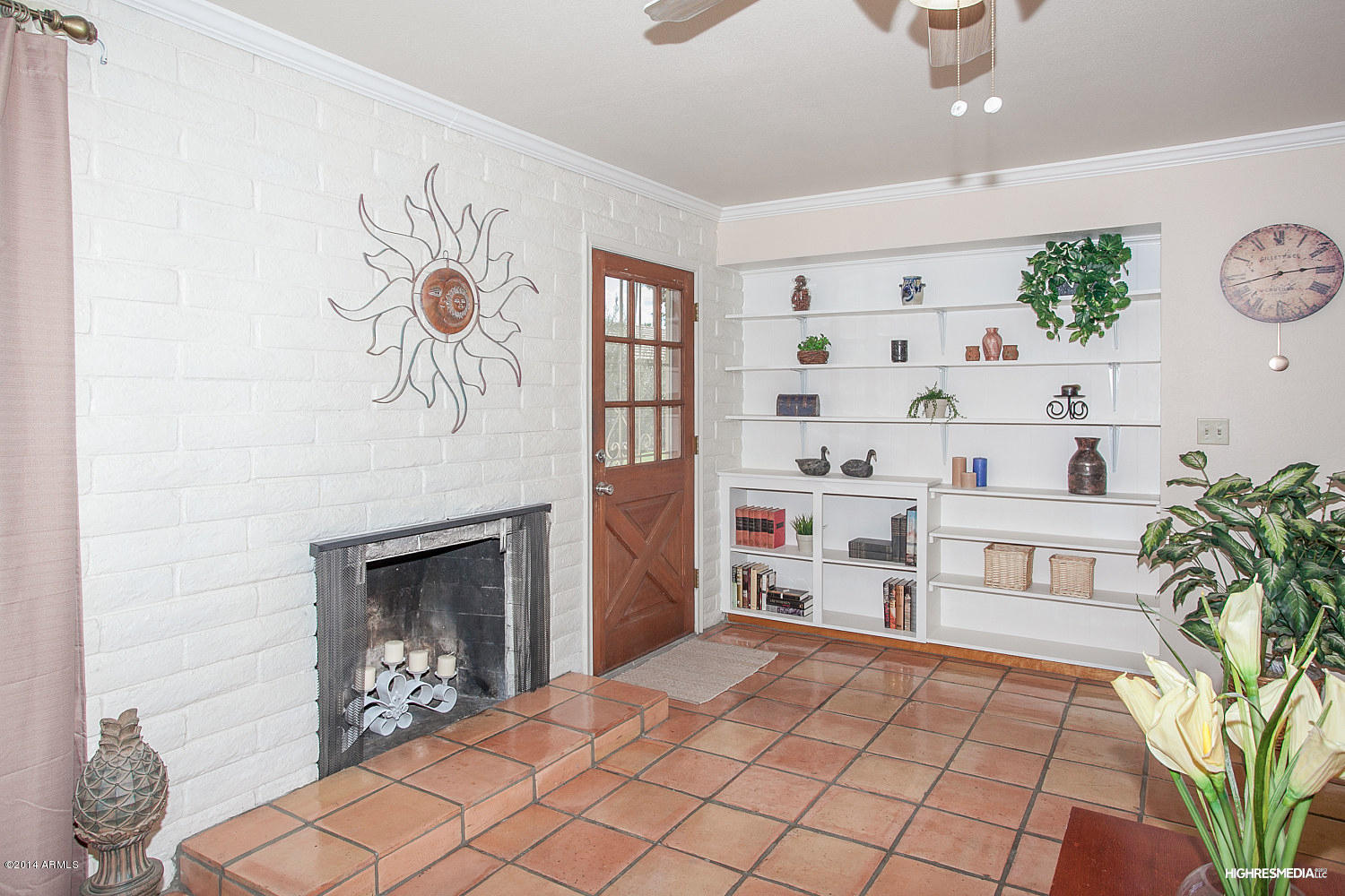 3031 South Rural Road, Unit 17 Tempe, AZ 85282 - Photo 3 of 25 Entry and fireplace