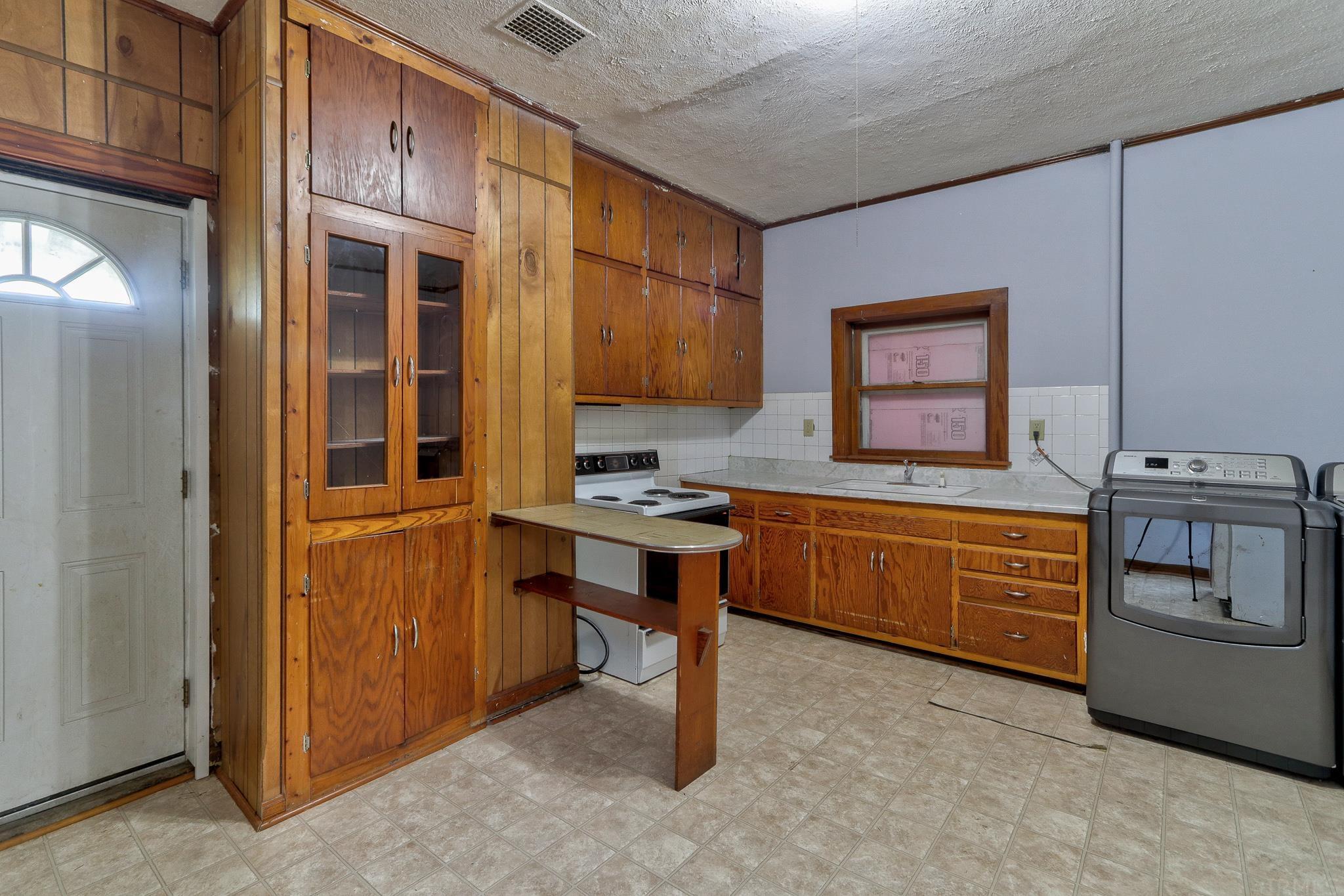2008 Stringtown Road Evansville, IN 47711 - Photo 7 of 20 Gallery Image 7