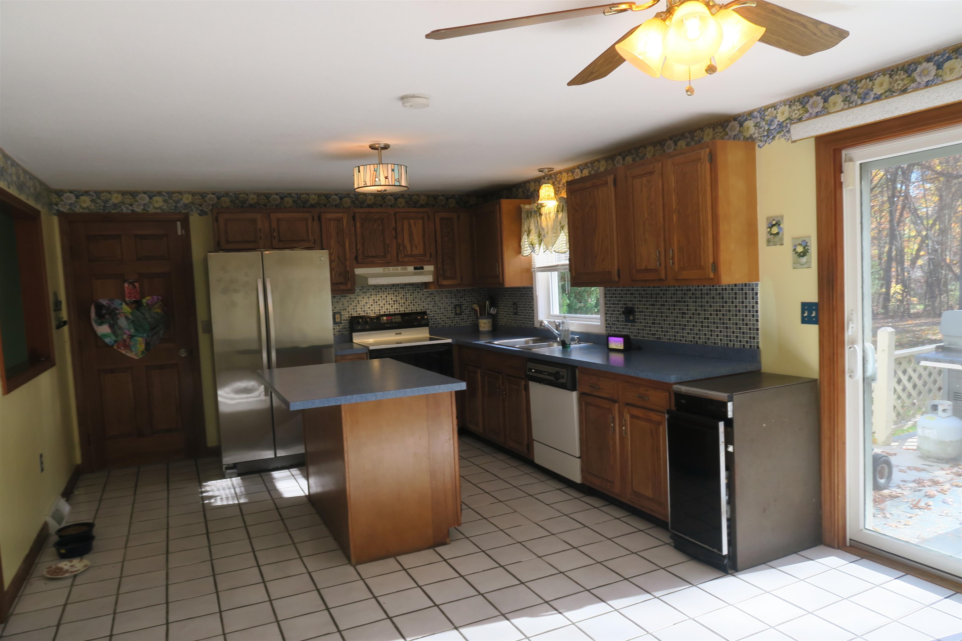 14 Berkeley Street Pelham, NH 03076 - Photo 3 of 16 Gallery Image 3