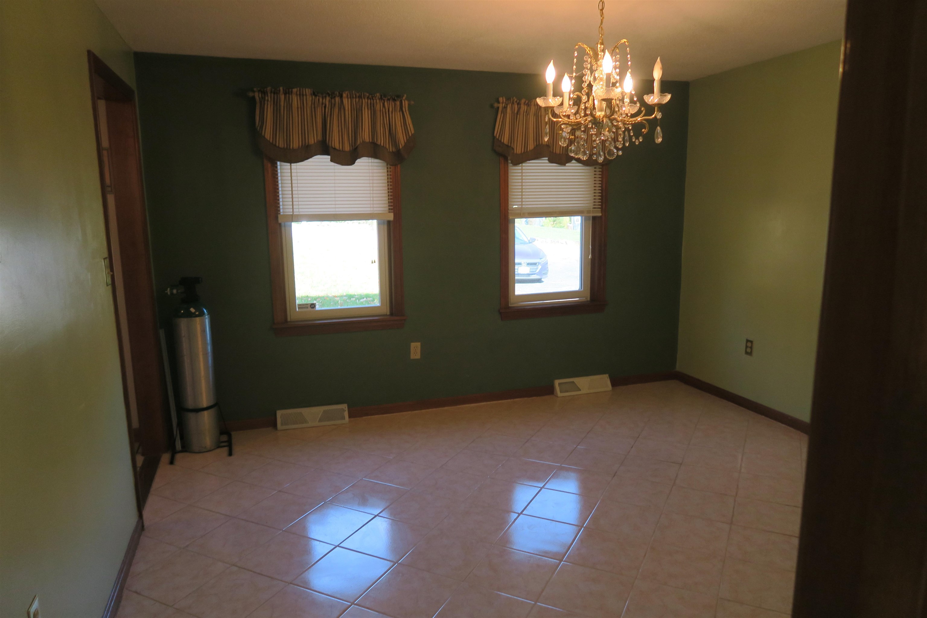 14 Berkeley Street Pelham, NH 03076 - Photo 5 of 16 Gallery Image 5