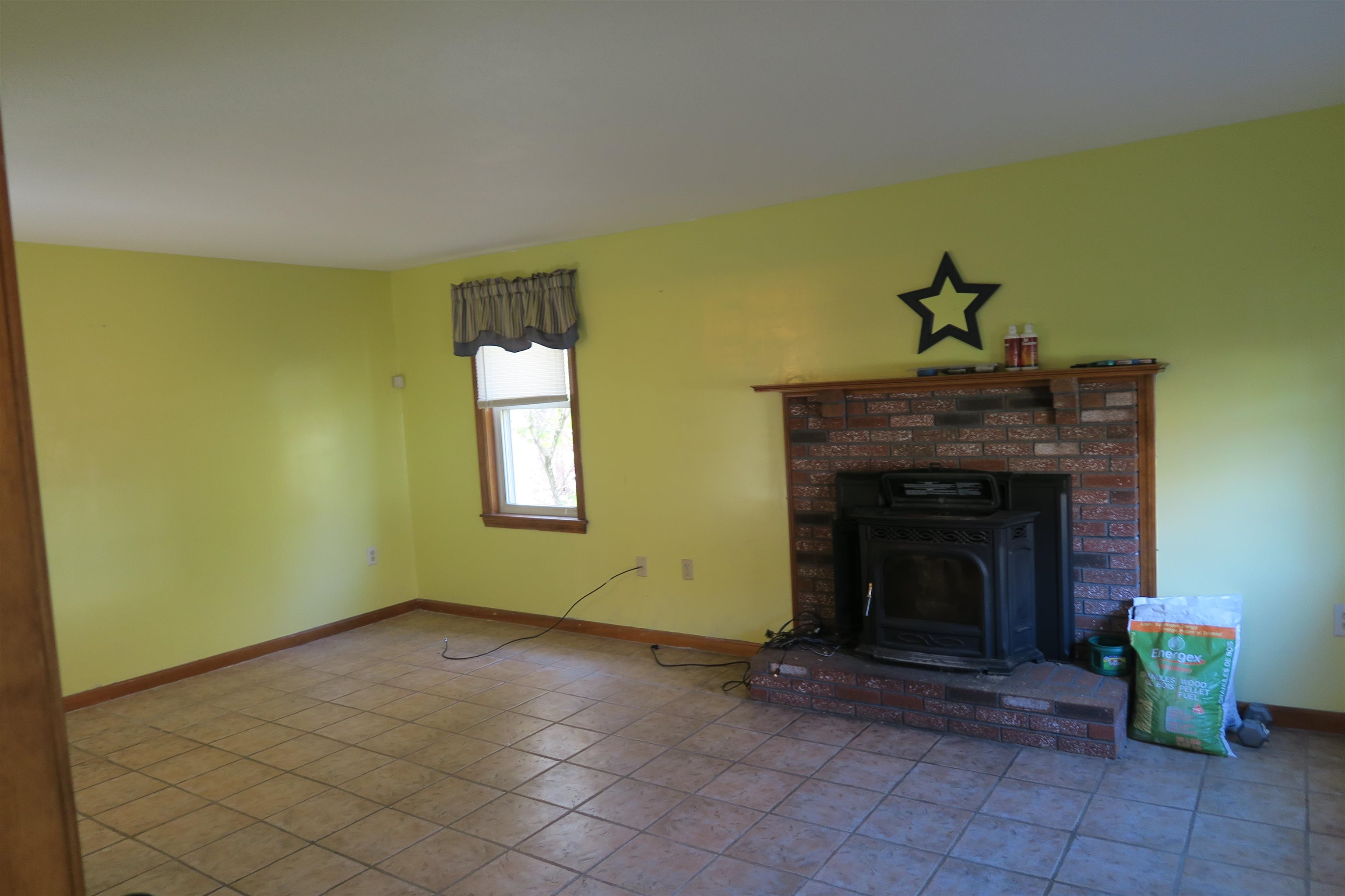 14 Berkeley Street Pelham, NH 03076 - Photo 8 of 16 Gallery Image 8