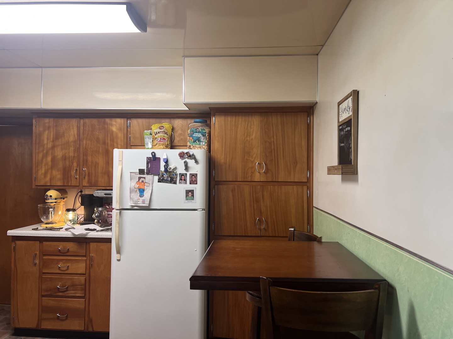 301 Dilks Street Roberts, IL 60962 - Photo 8 of 44 a room with furniture and a window