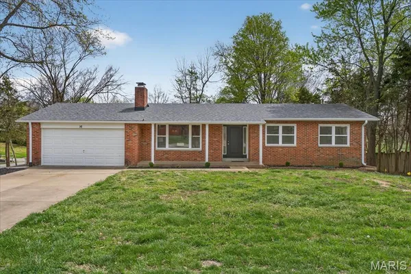$375,000 | 16 Pines Drive, St. Peters, MO 63376
