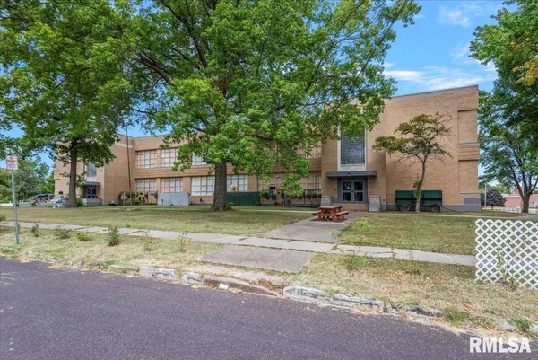 $450,000 | 352 Franklin Street, Jacksonville, IL 62650